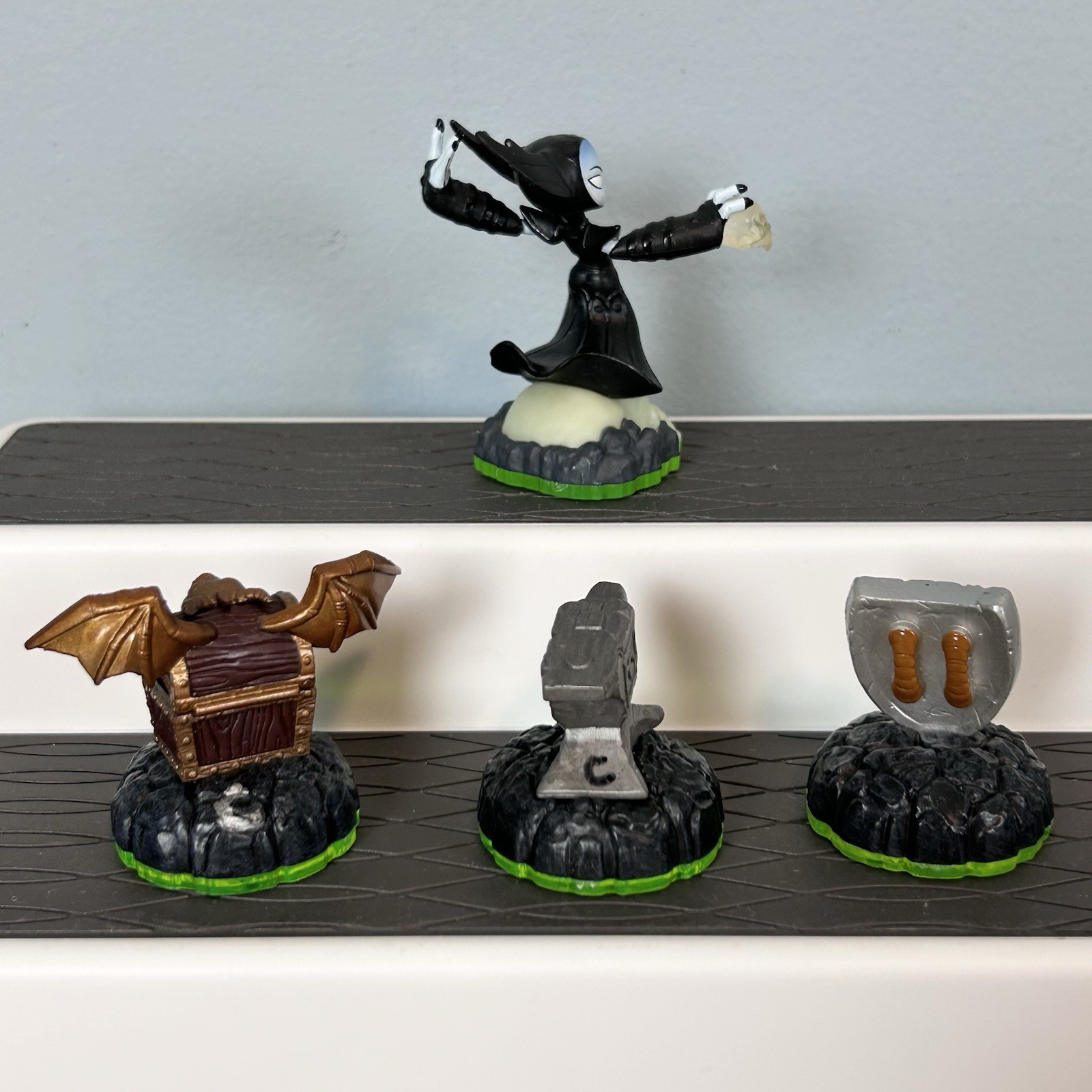 Skylanders Spyros Adventure & Super Chargers Mixed Lot Of 24 Figures