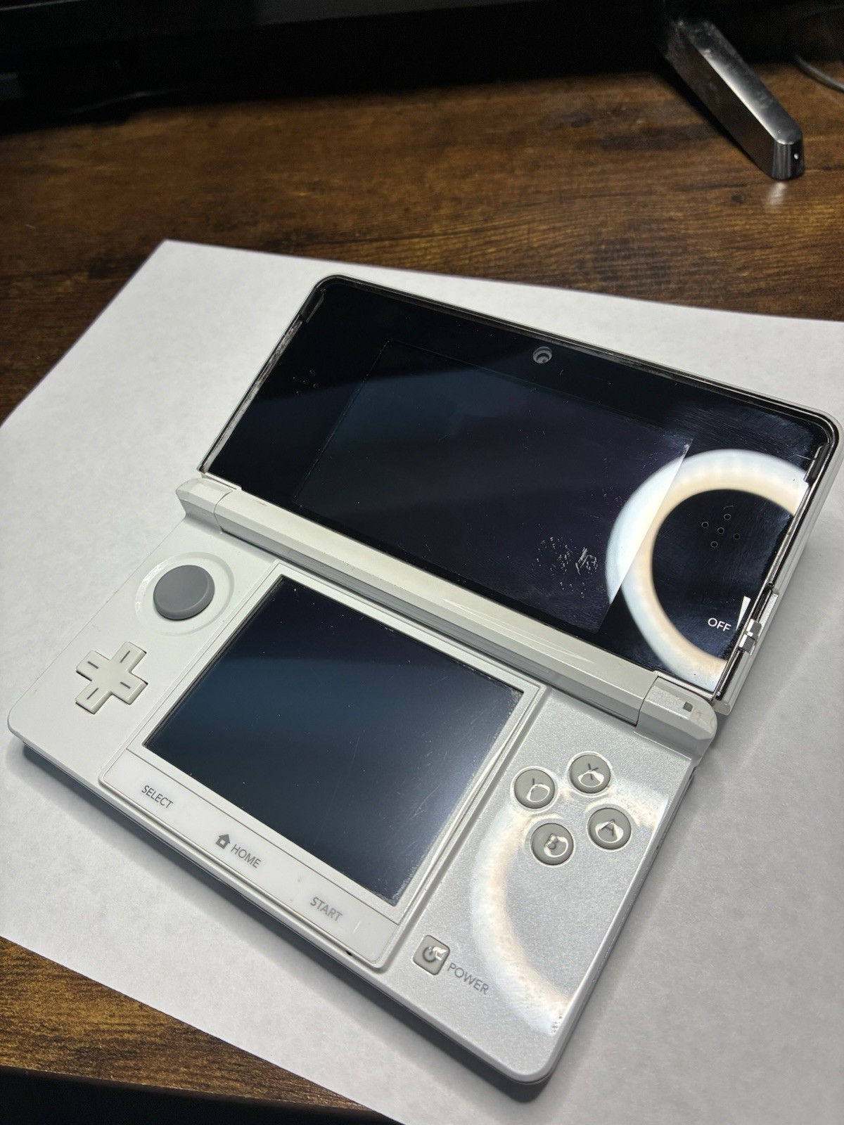 Nintendo Nintendo 3DS White Handheld System w/ Wi-Fi, Headphone Jack