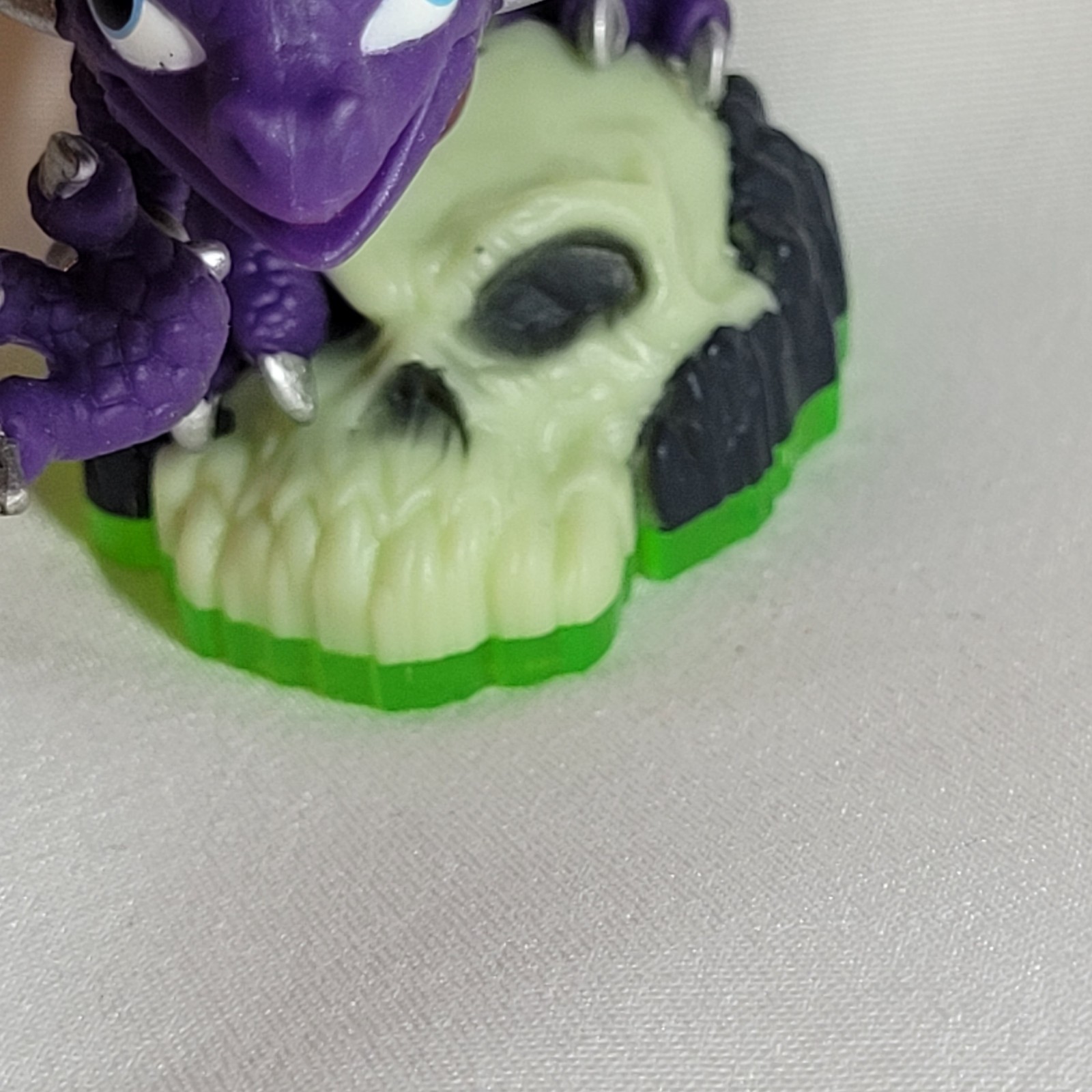 Skylanders Spyro’s Adventure CYNDER Figure With Trading Card Sticker + Web Code