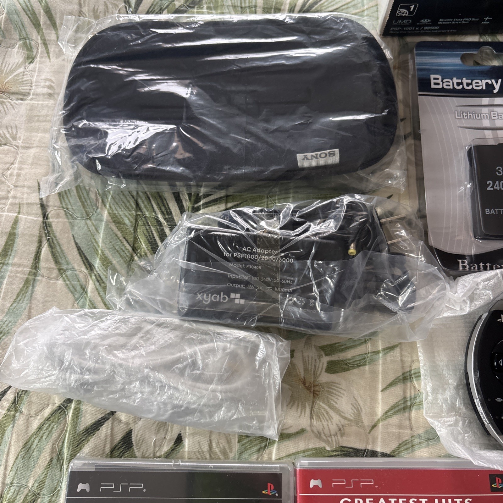 Sony PSP-1001 K Black Value Pack Handheld System New And Mint W/ Games Bundle