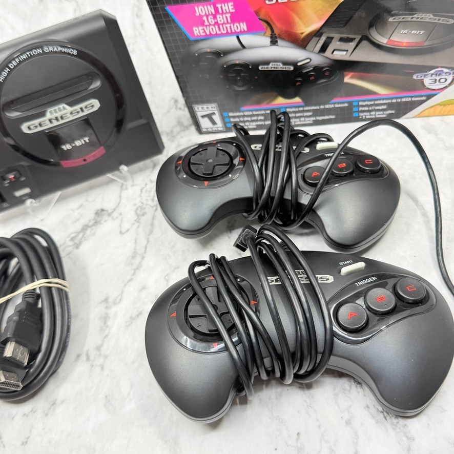 SEGA Genesis Mini Home Game Console 30th Anniversary 2019 Boxed Complete Clean!