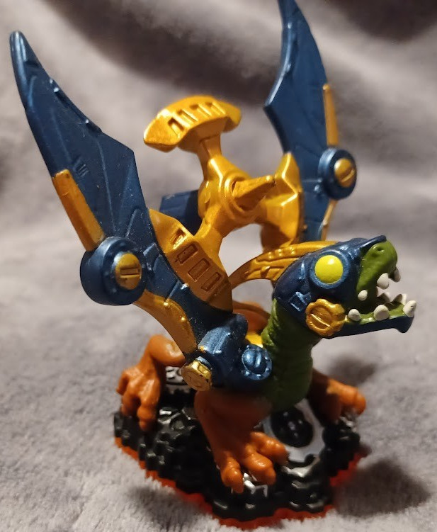 Mixed Lot of Skylanders: Giants,Trophies, Super Chargers etc. (14 in total)