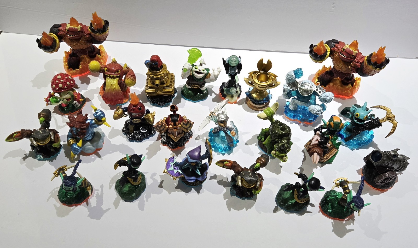 Skylanders Spyro’s Adventure & Giants Variety Lot Of 24 Figures Orange Blue Base