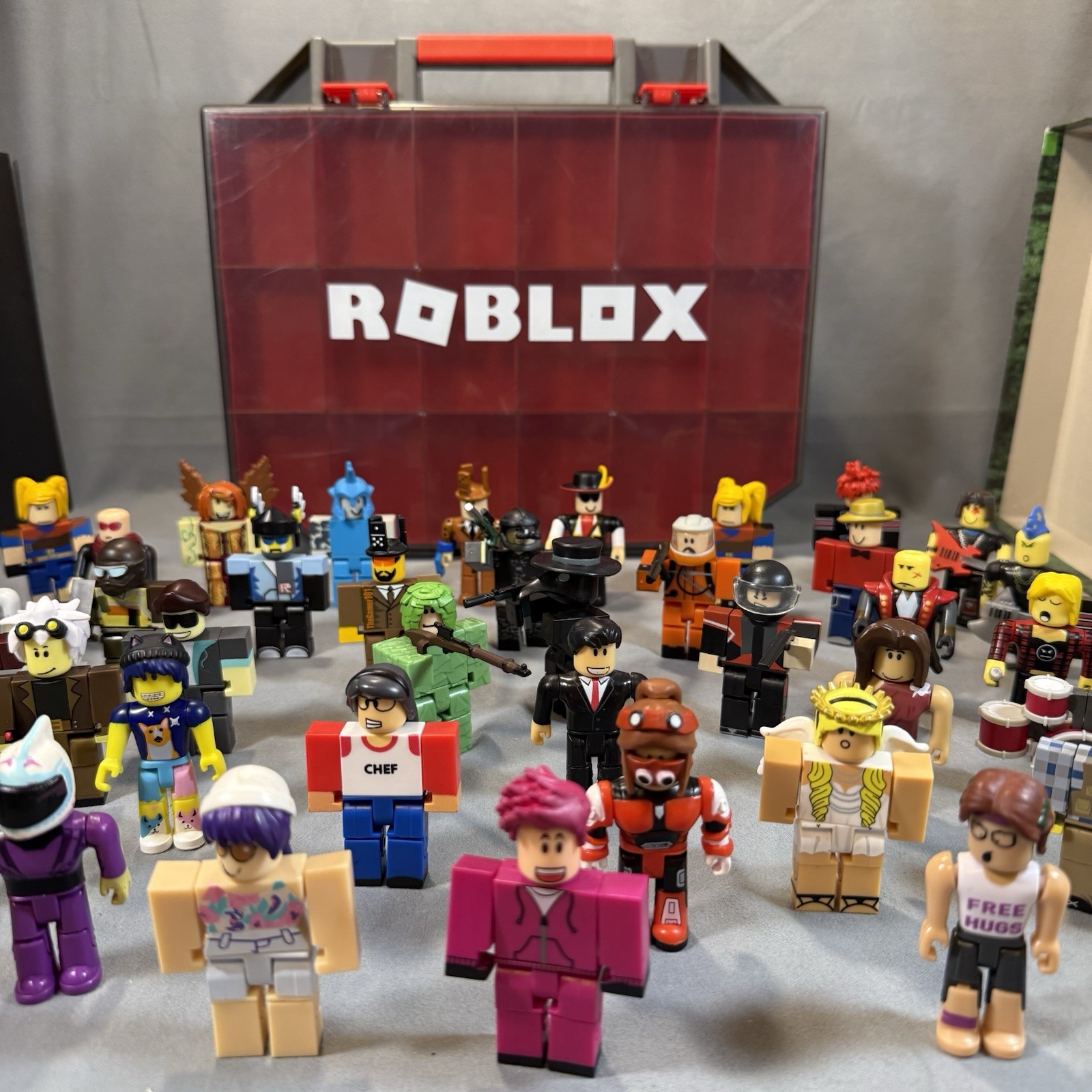 Roblox Lot of 38 Figurine/Figures, Weapons, Took Kit Case Toys Accessories OG