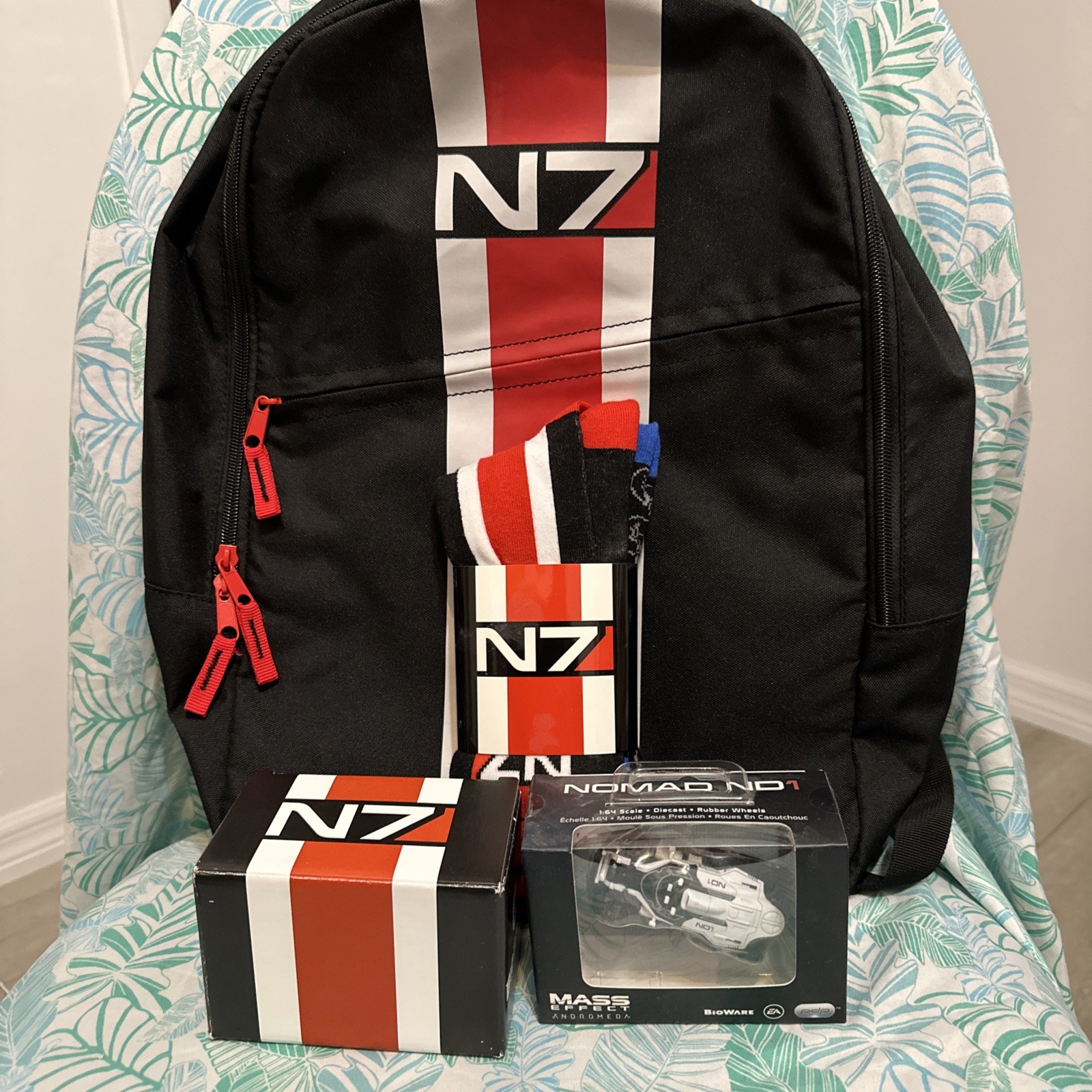 Mass Effect N7 Set: Bookbag socks shotglasses nomad ND 1 Official Bioware 2018
