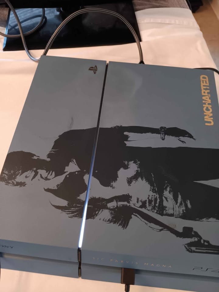 Sony PlayStation 4 PS4 500GB Uncharted Edition Console Gaming System CUH-1215A