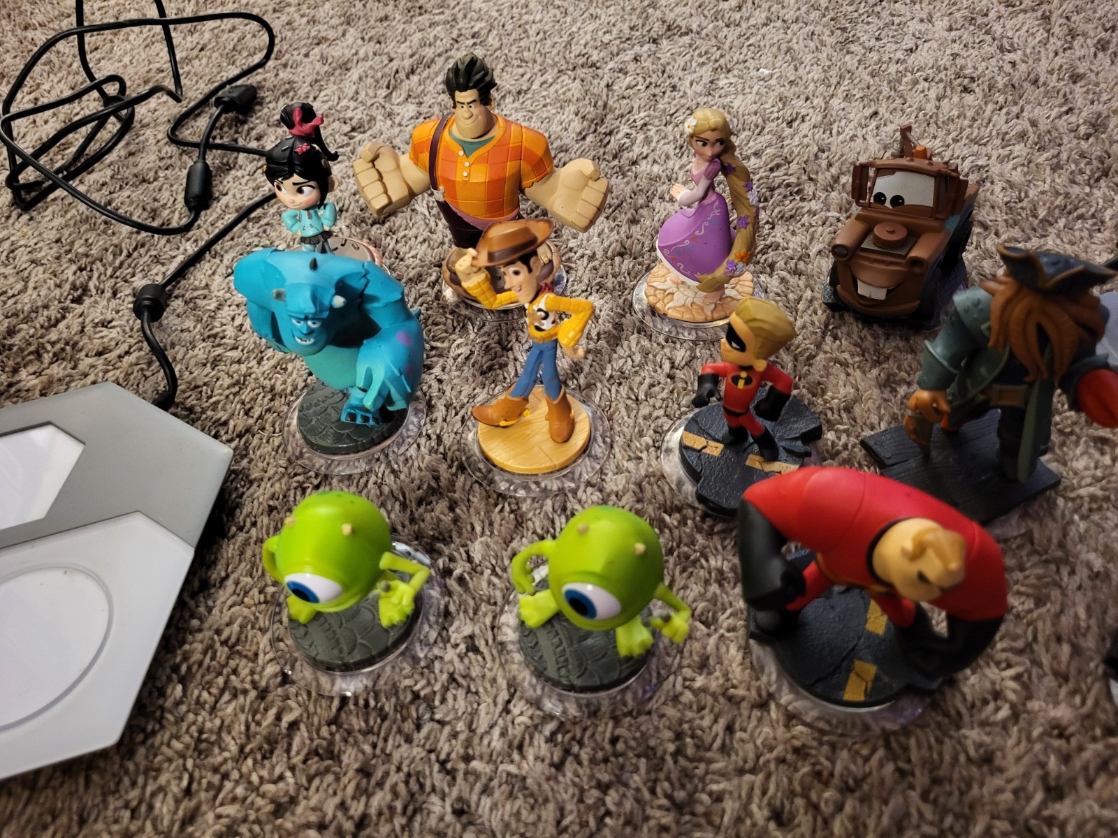 Disney Infinity Lot Figures+ Xbox 360 Pad – Cars, Monsters Inc Toy Story Pirates