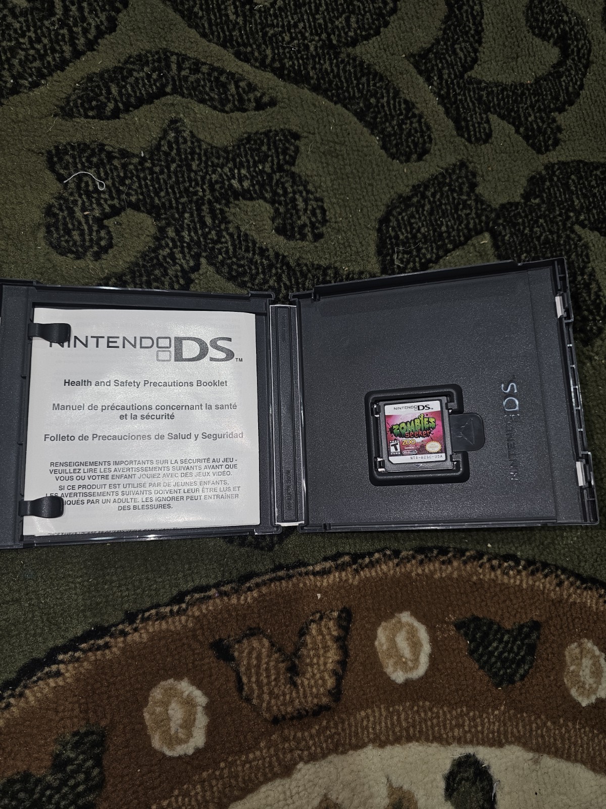 Zombies Seeker (Nintendo DS) Authentic – missing paper – Tested & Working