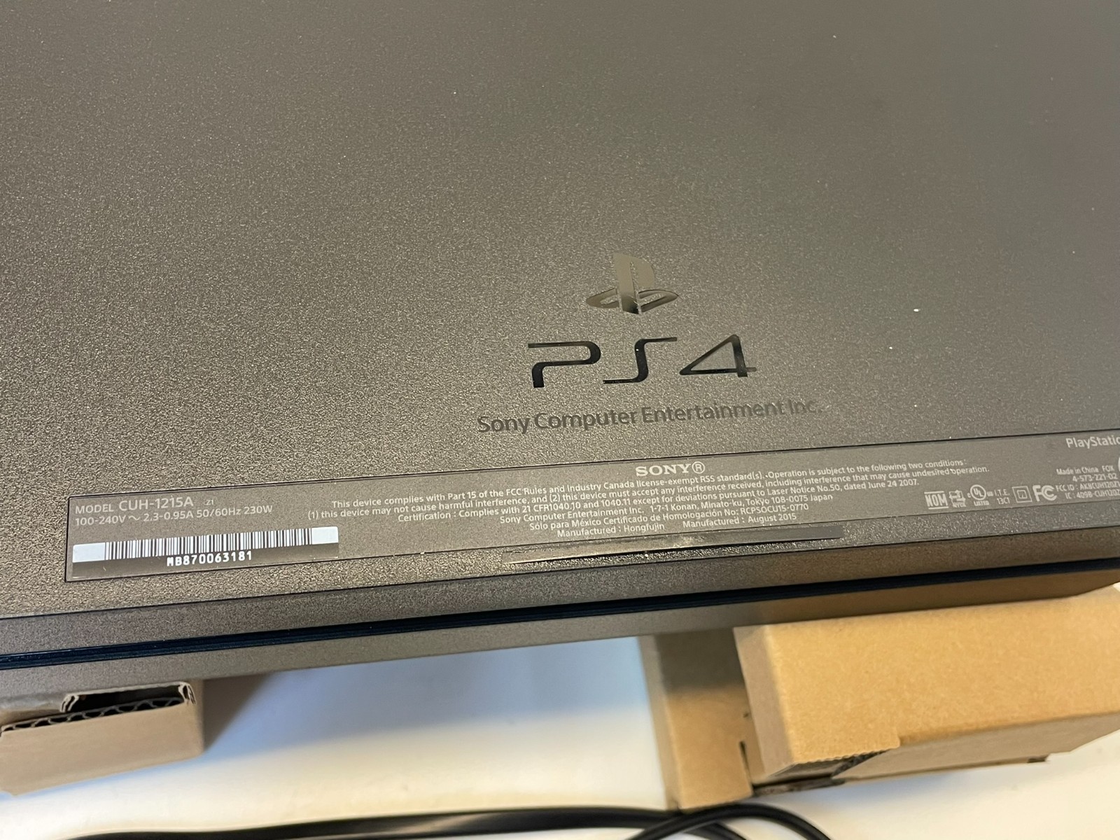 r71- Sony PlayStation 4 PS4 Console Only Original box Black CUH-1215A