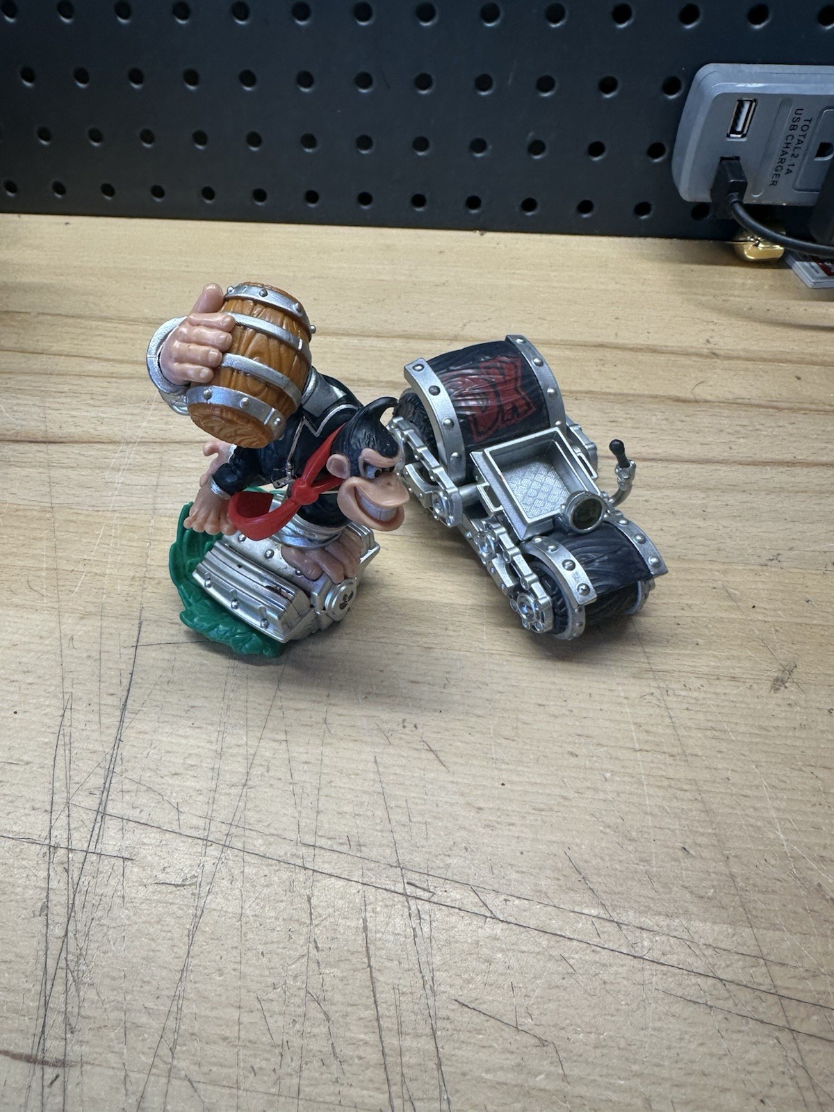 Skylanders : Superchargers Dark Turbo Donkey Kong + Barrel Blaster (B364)