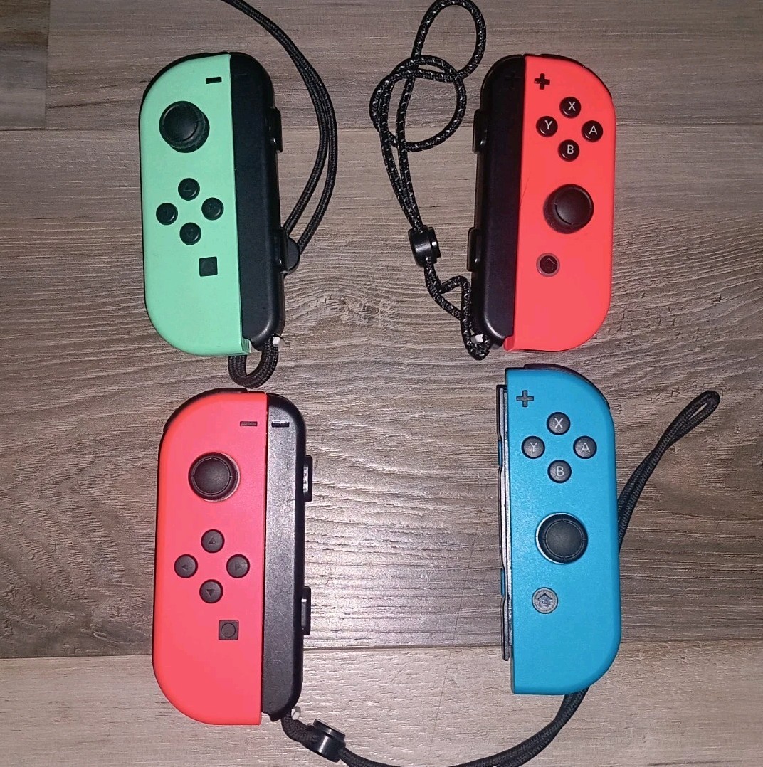 Lot Of 4 Nintendo Joy-cons (2 Nintendo Branded & 2 Unbranded)