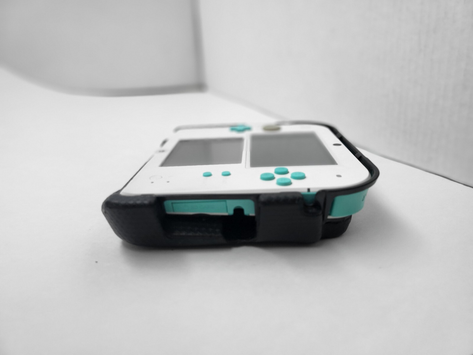 MINT NEW RED/BLACK NERF PROTECTIVE ARMOR CASE HAND GRIP HANDLE FOR NINTENDO 2DS