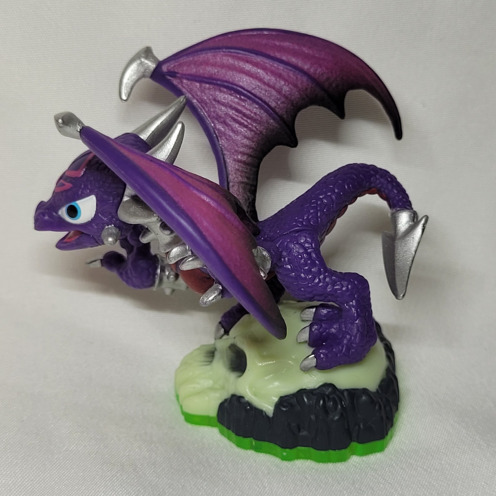 Skylanders Spyro’s Adventure CYNDER Figure With Trading Card Sticker + Web Code