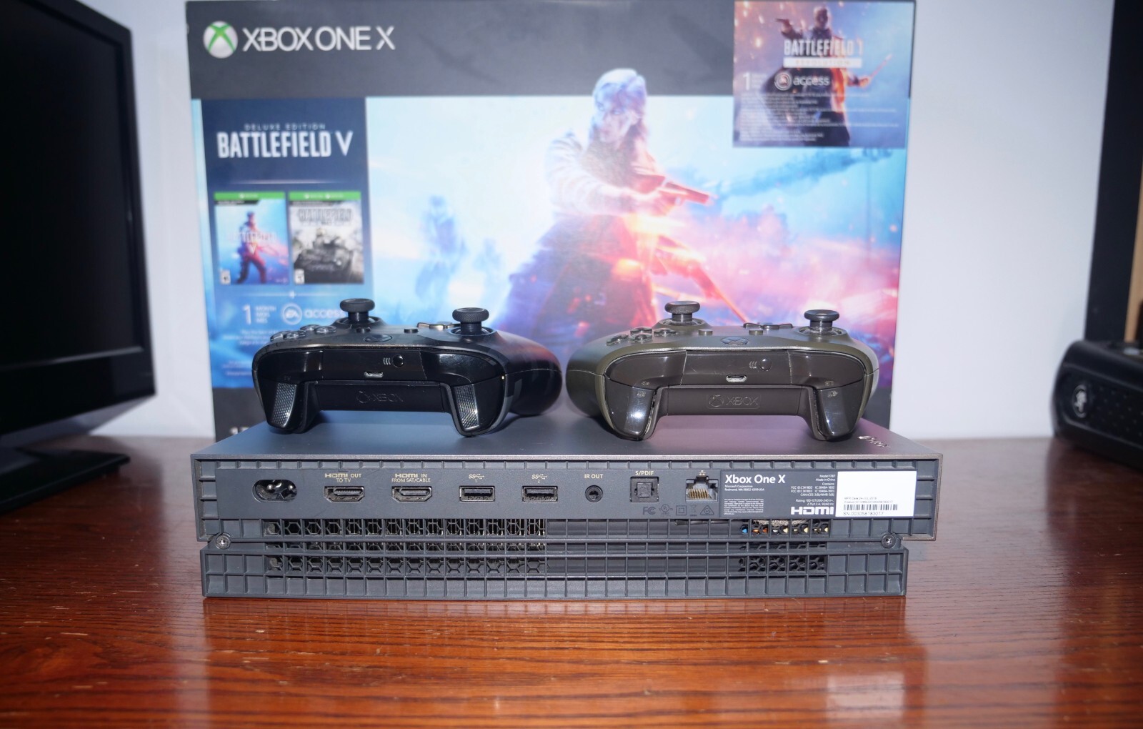 Microsoft Xbox One X / 500GB SSD / Gold Rush Special Edition Battlefield V