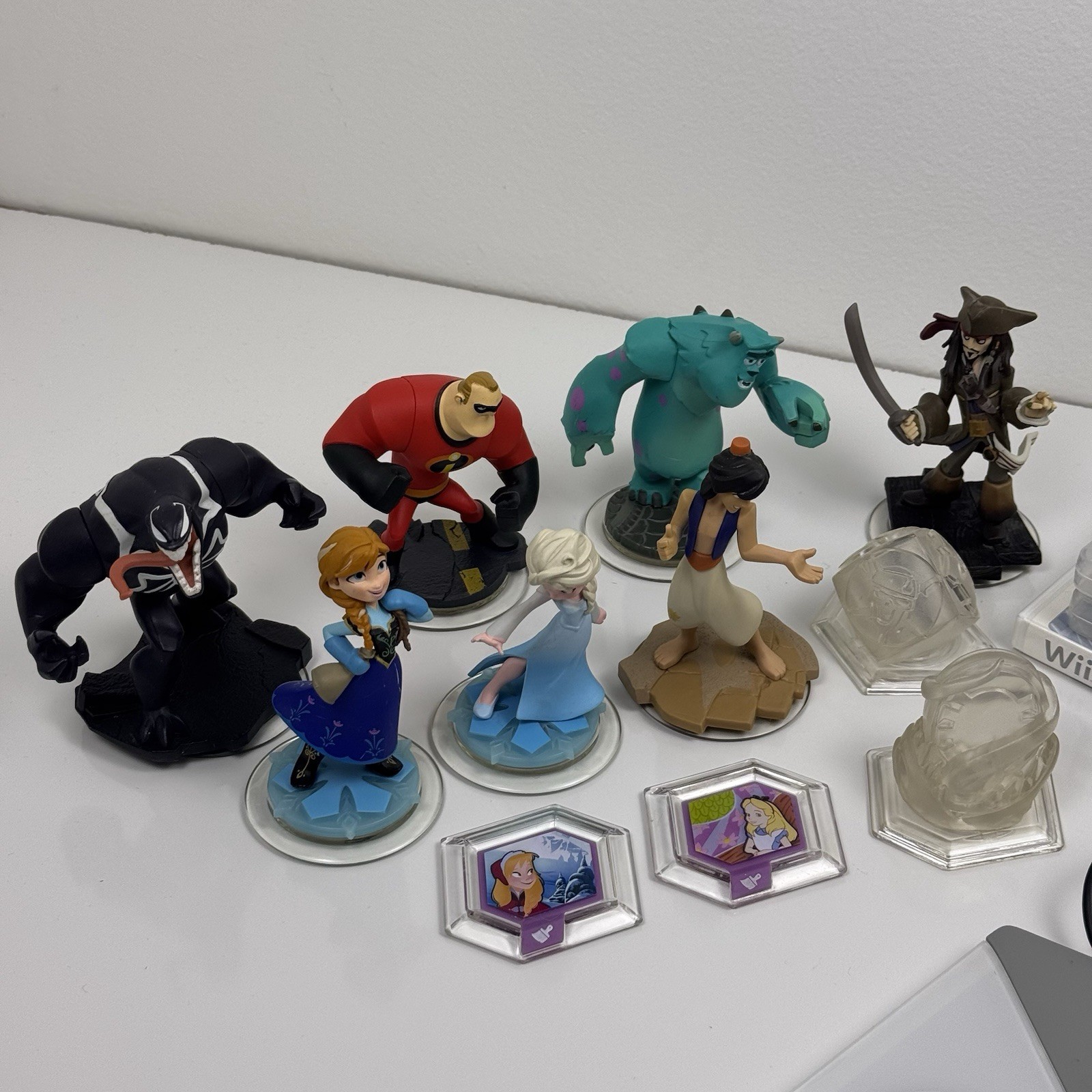 Disney Infinity Mixed Lot Marvel Frozen Pirates Incredibles Video Games & Dock