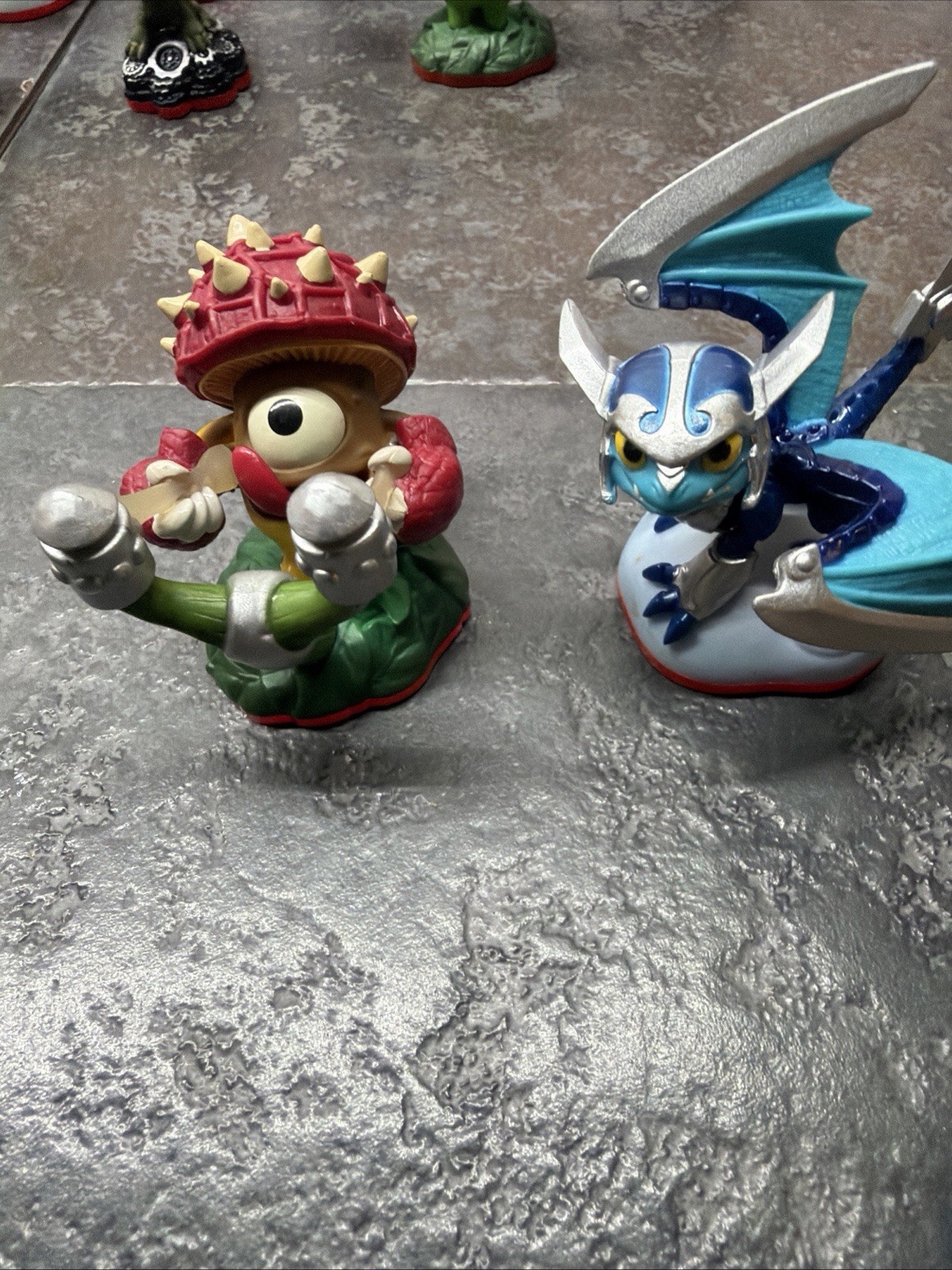 Skylanders Character Figure Lot trap team and 6 keys