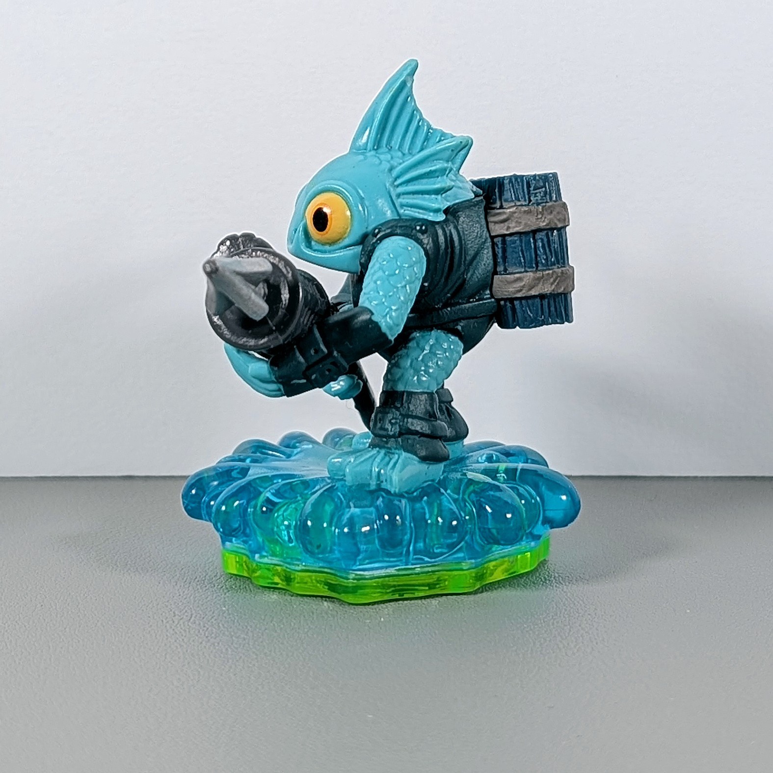 Skylanders Spyro’s Adventure Figure – Gill Grunt (Green Base)