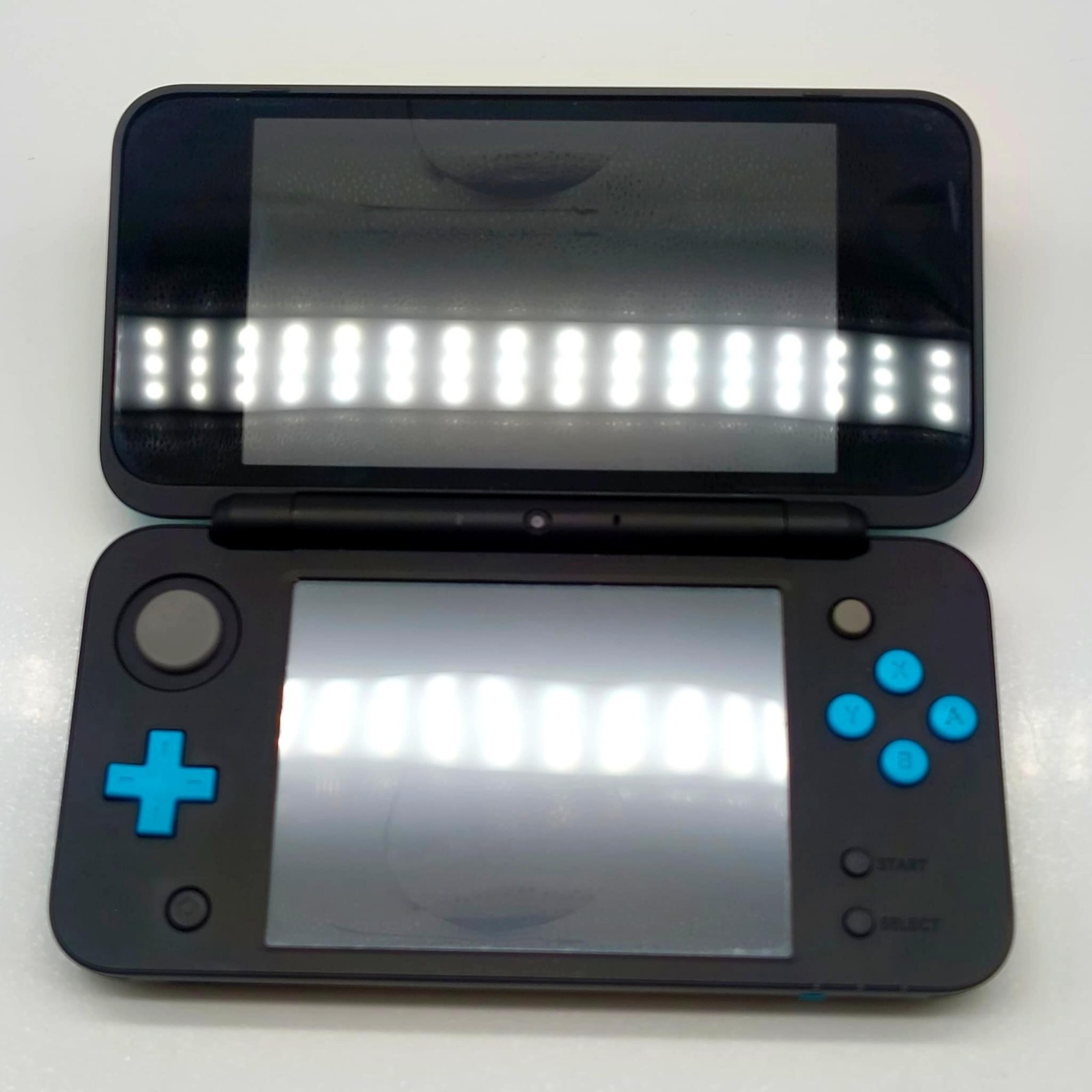 NEW NINTENDO 2DS XL BLUE / BLACK + 4GB + ACCESSORIES – UNLOCKED – TESTED