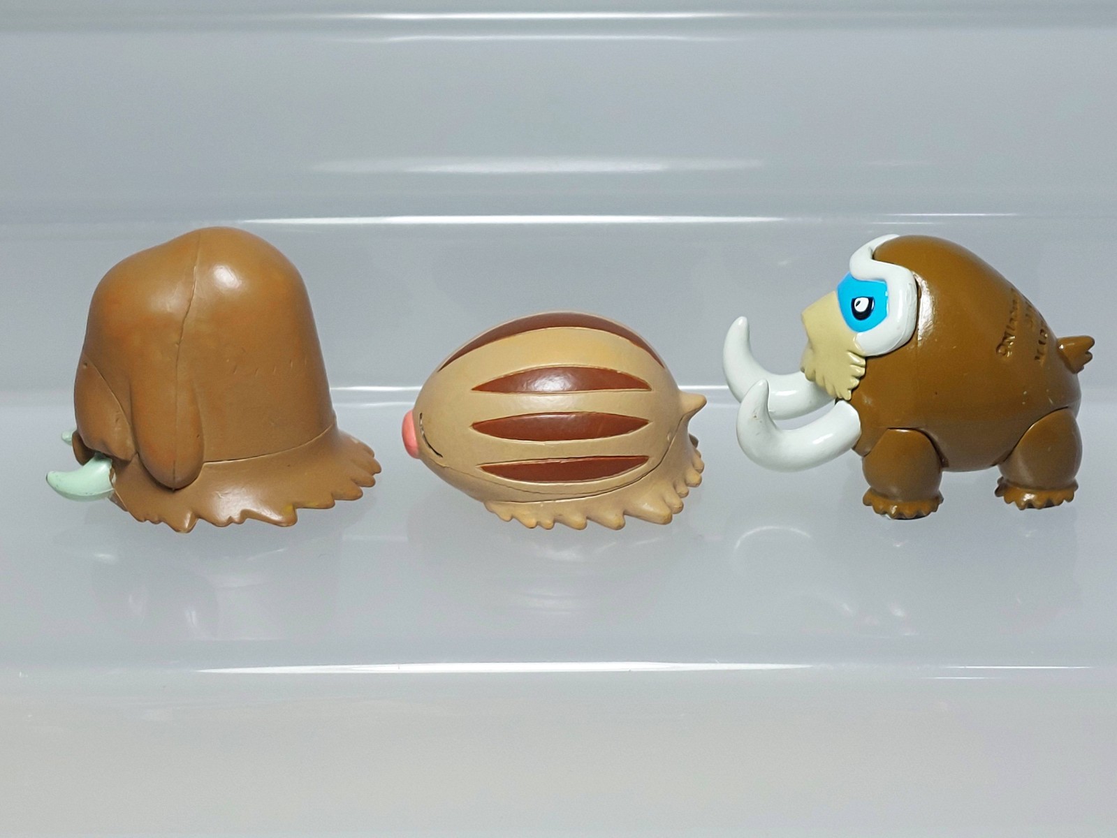 Swinub Piloswine Mamoswine Pokemon Monster Collection Figure Tomy Z09 0.8-1.3in