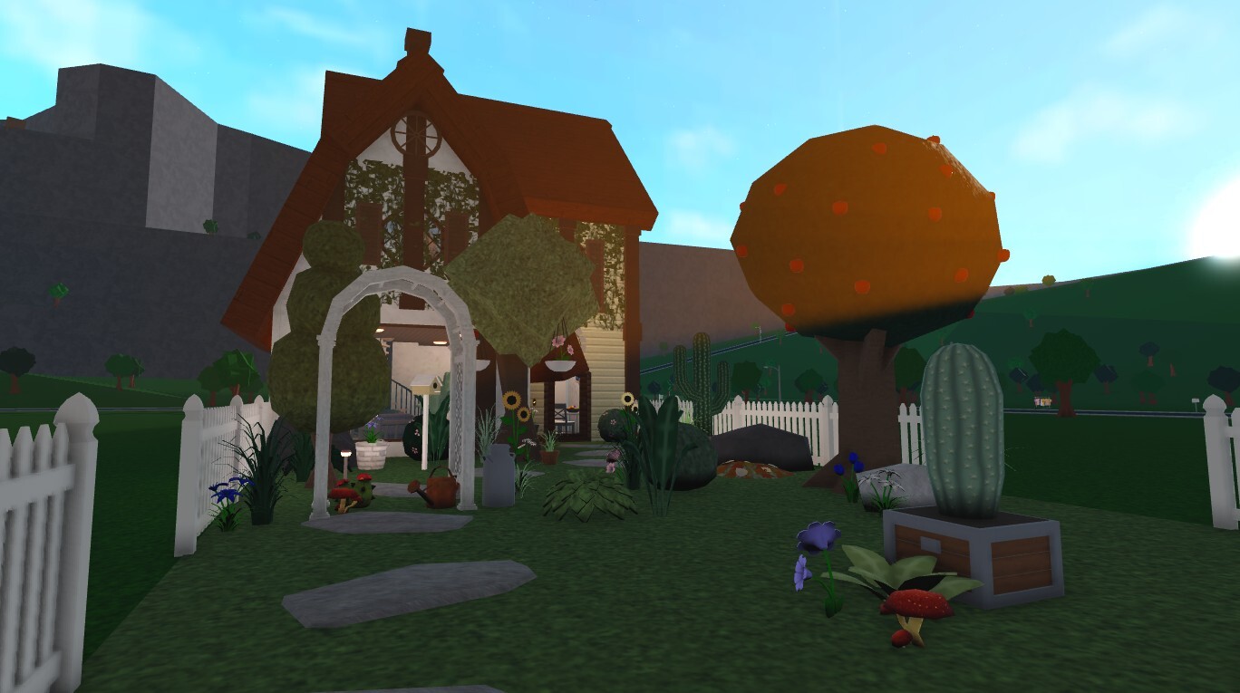 Roblox Bloxburg Custom House Builder! Money Provided. (Please read Description)