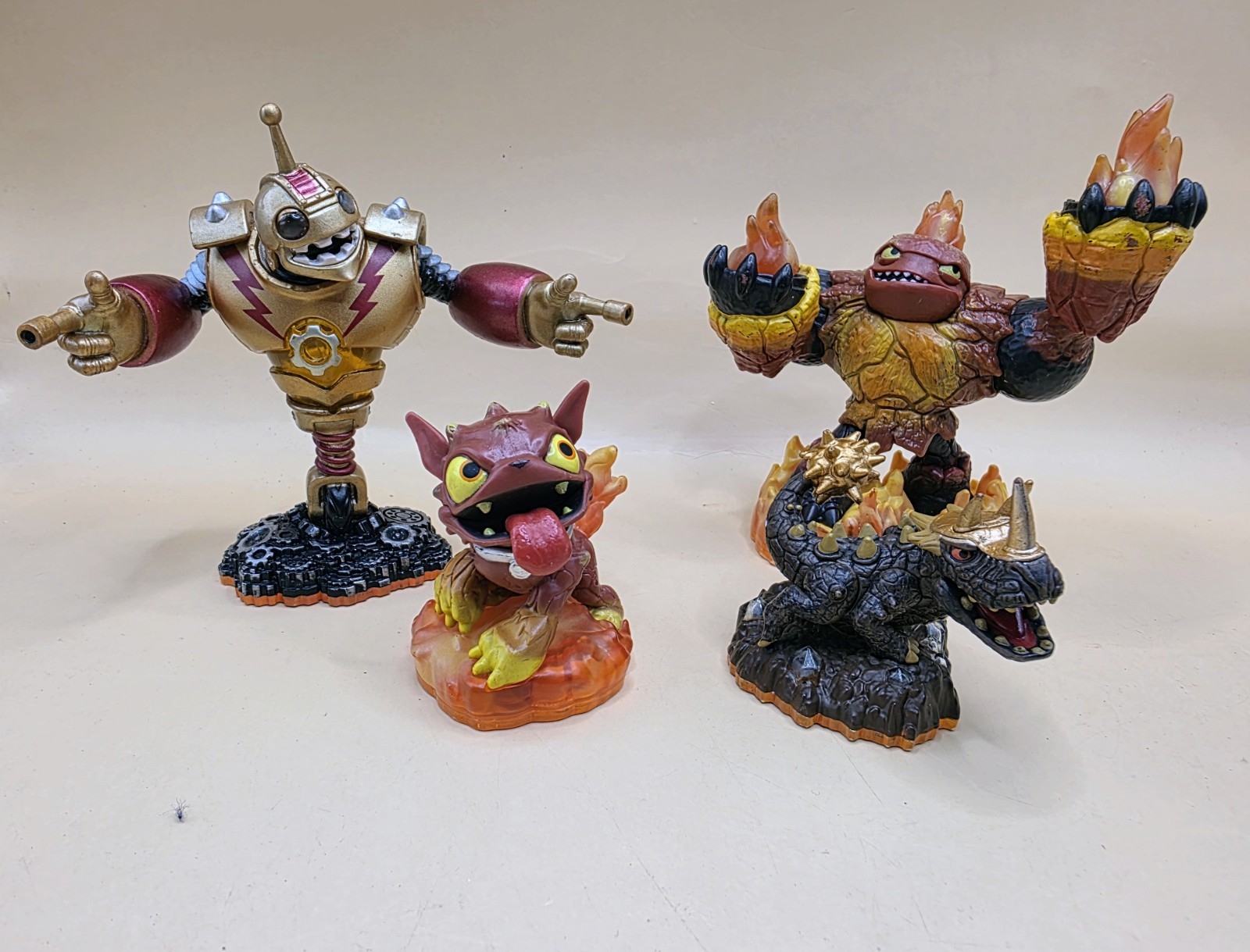 Skylanders Giants Figure Lot of 4 – Bouncer, Hot Head, Hot Dog, Bash Series