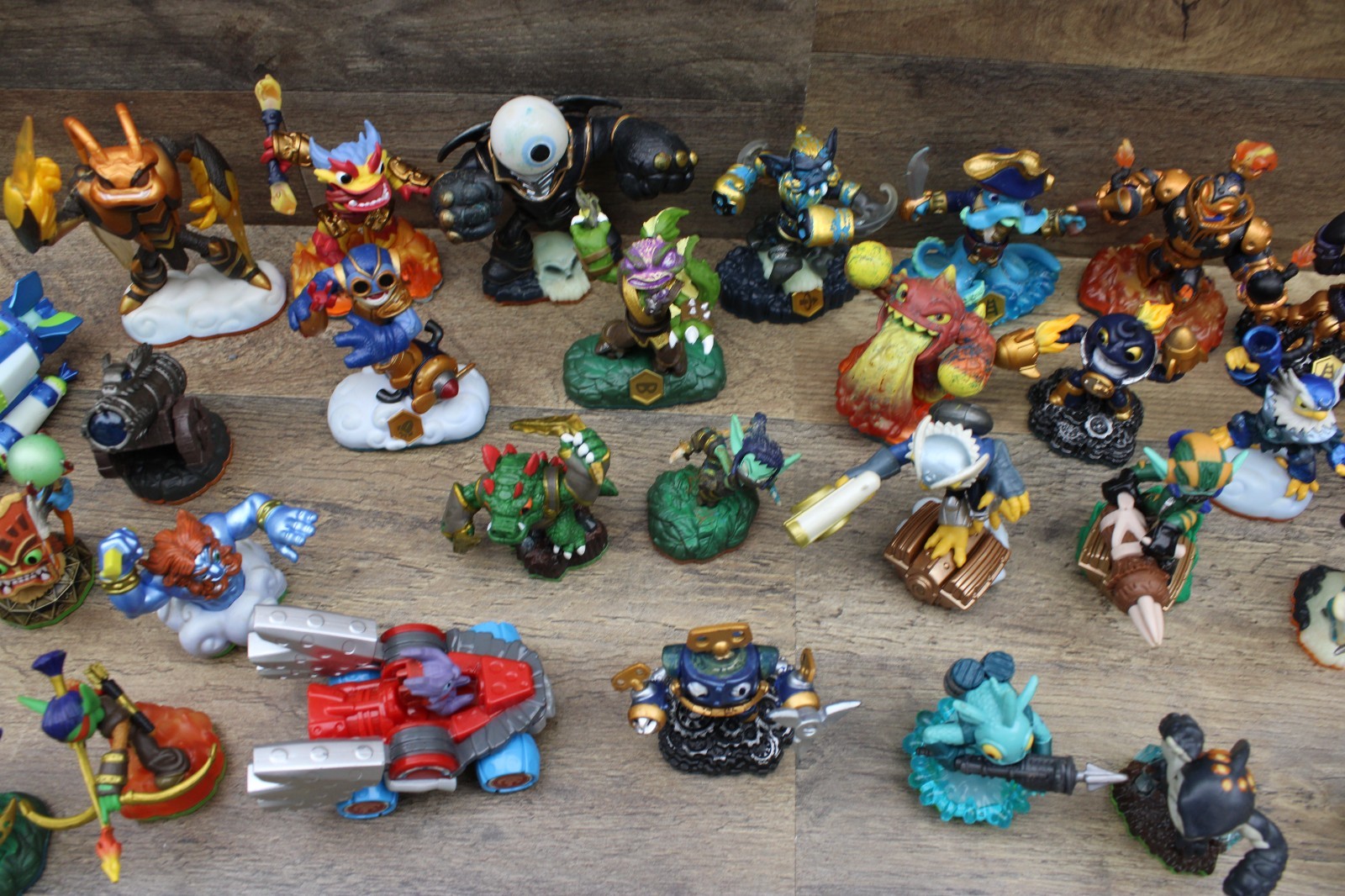 HUGE Lot Of 31 Activision Skylanders Character Figures Mixed Series Action