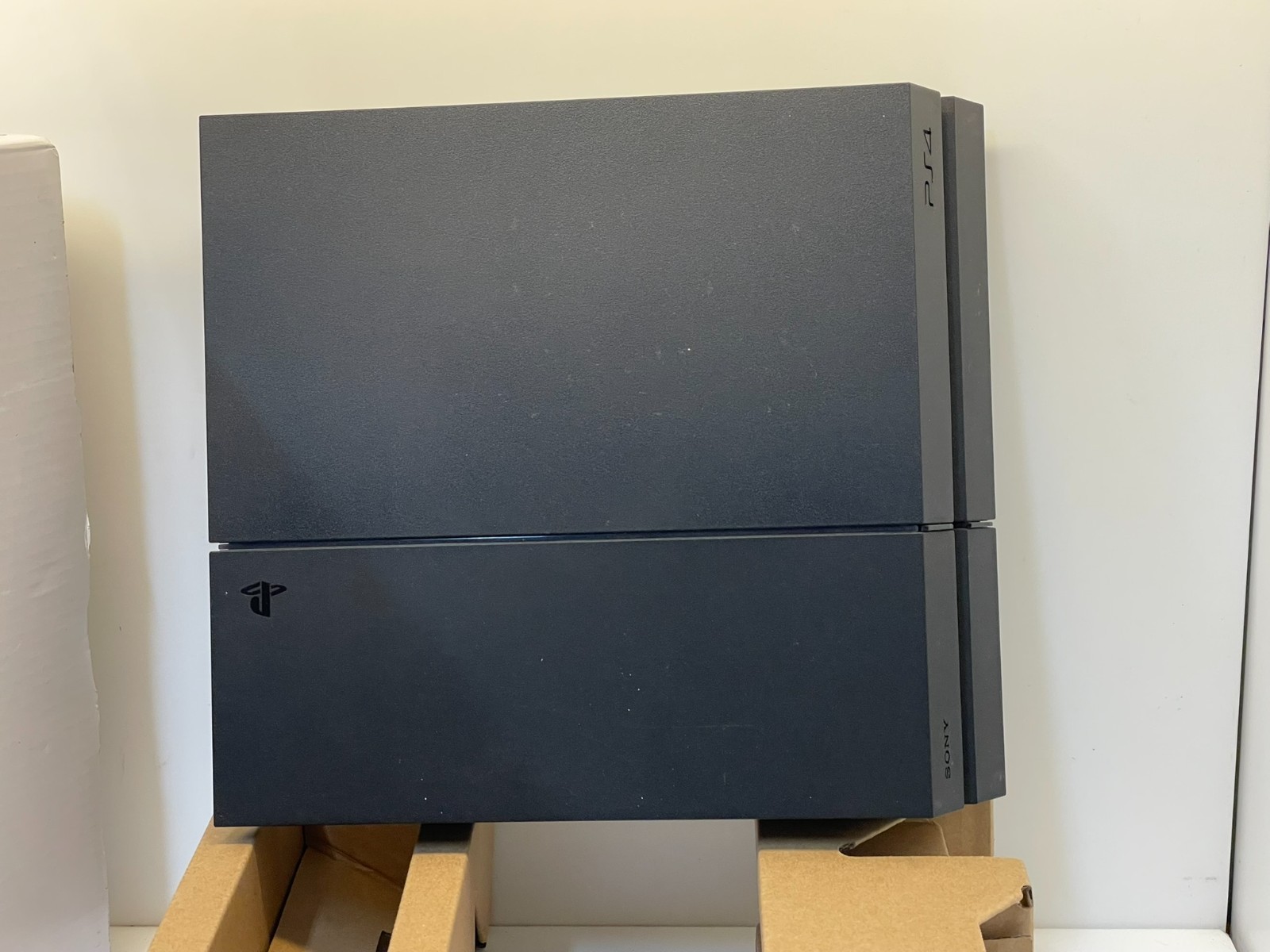 r71- Sony PlayStation 4 PS4 Console Only Original box Black CUH-1215A