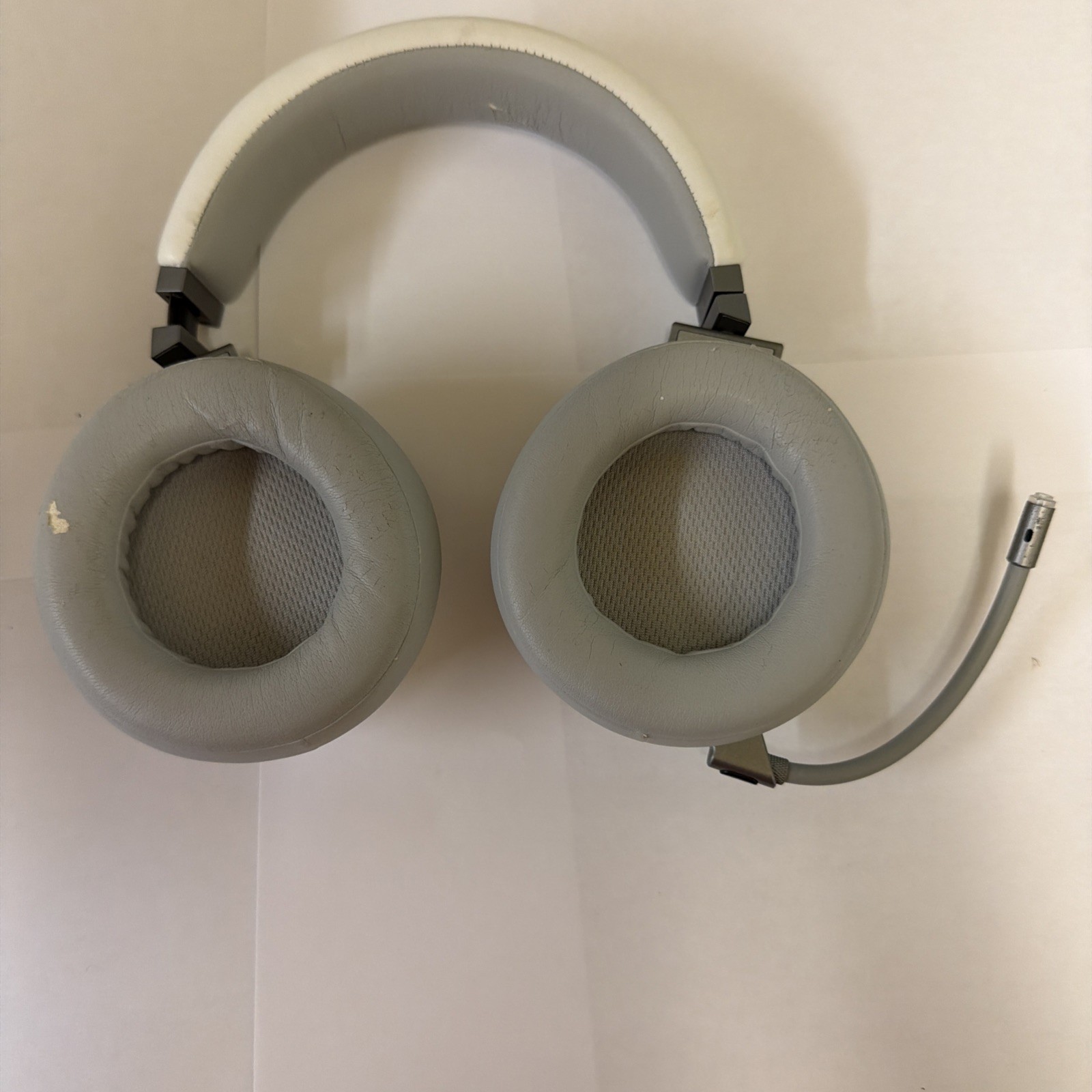 Corsair Virtuoso RGB Wireless Gaming Headset – White