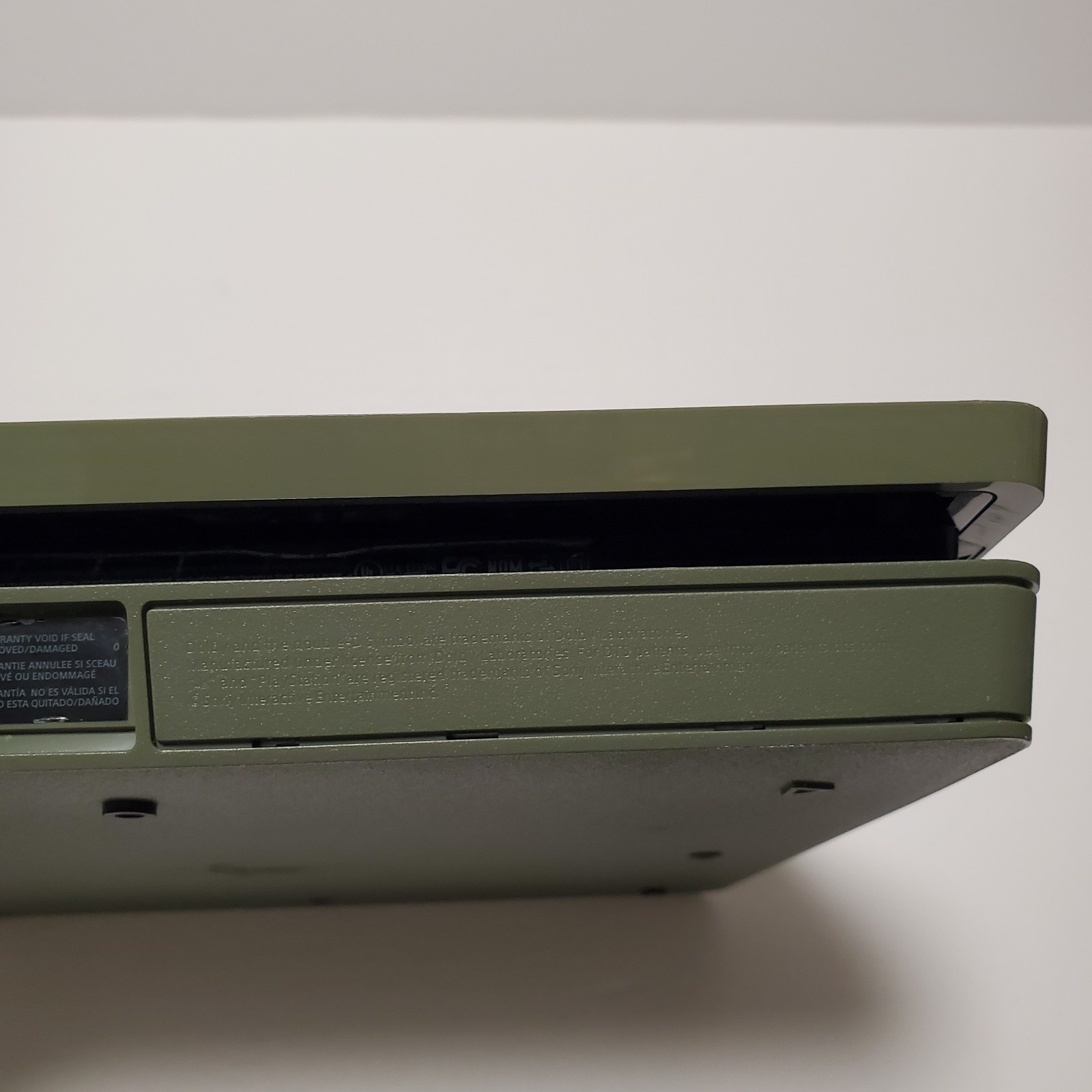 PS4 Slim Call of Duty: WWII Limited Edition 1TB Green Camouflage – Console Only
