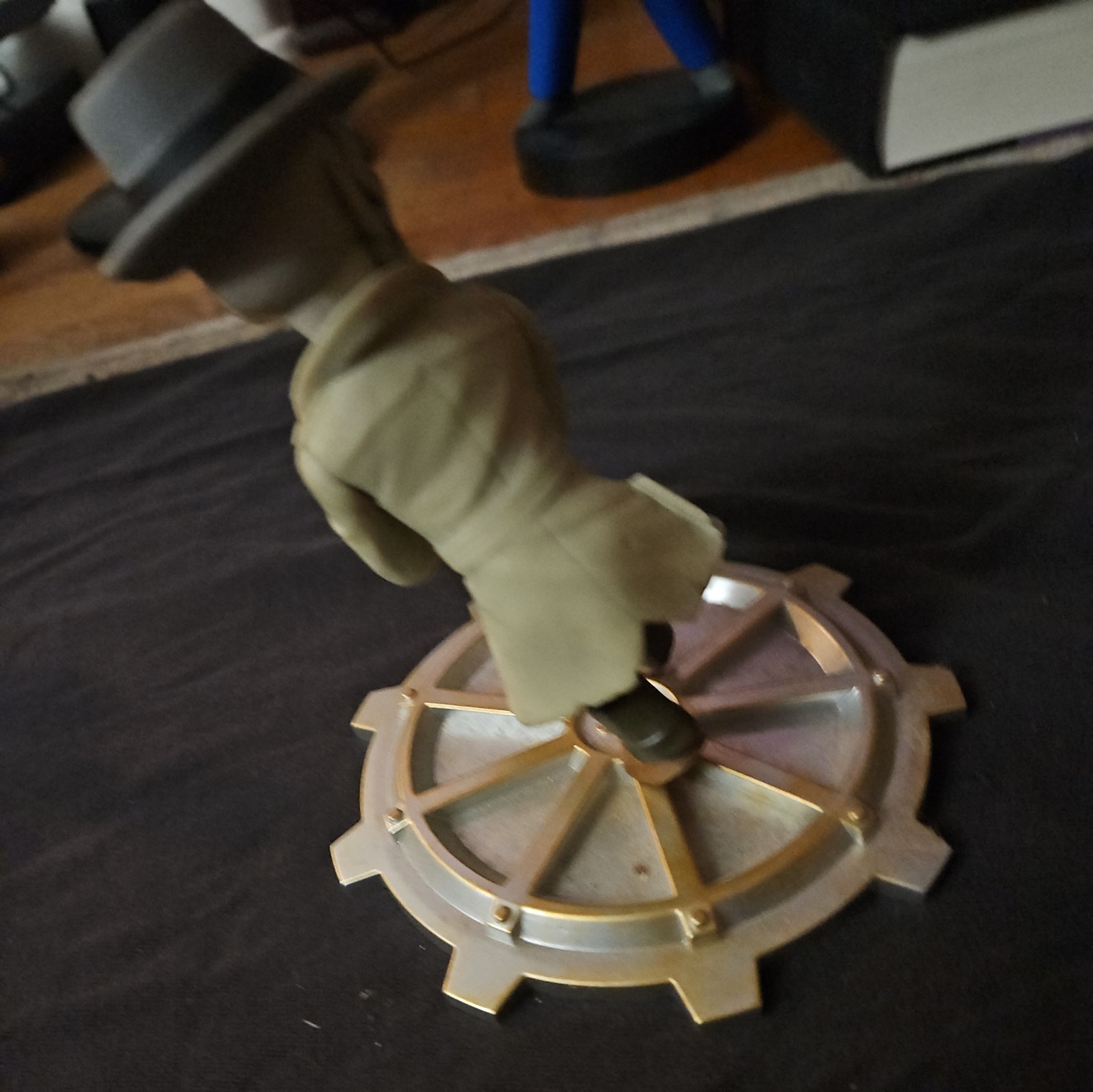 Loot Crate Fallout Screen Shots Nick Valentine figurine, Bethesda from 2017
