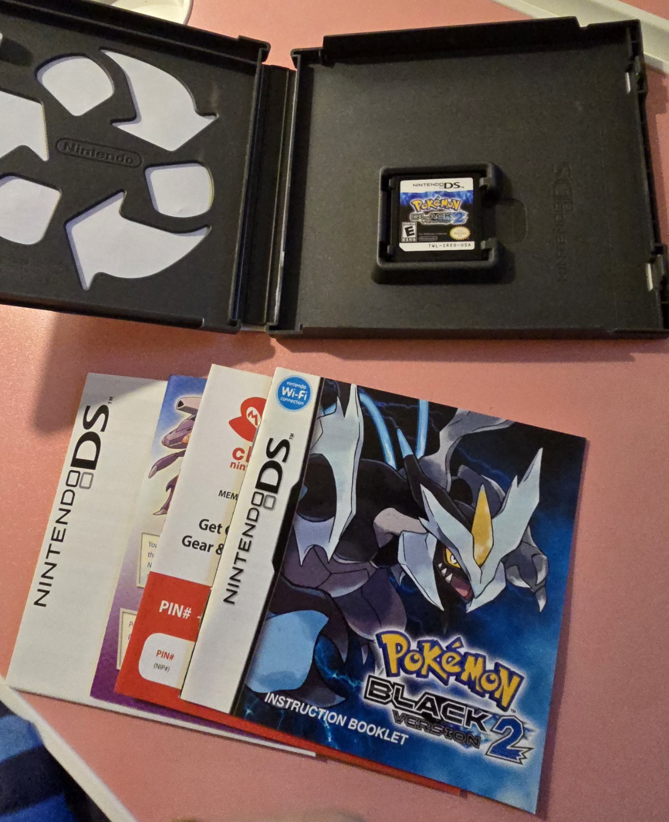 Pokémon Black Version 2 Nintendo DS 2012 Complete CIB US