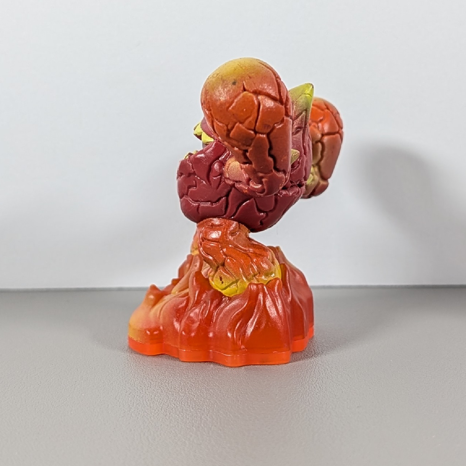 Skylanders Giants Figure – Eruptor Lightcore (Orange Base)