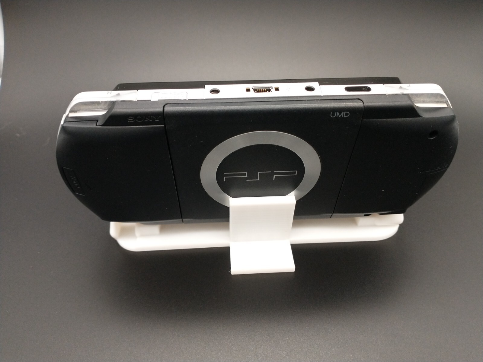 SONY PSP 1000 2000 3000 LOW PROFILE CHARGING DISPLAY STAND – Optional UMD Holder