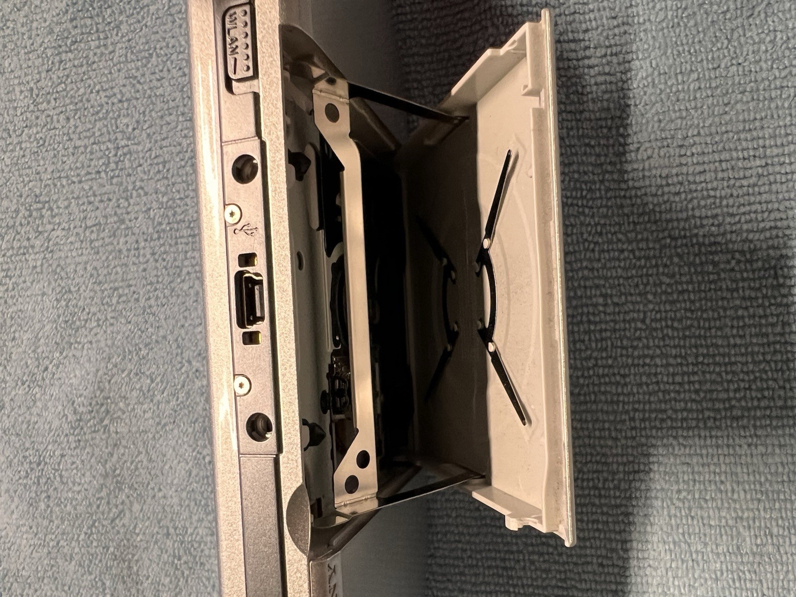 Sony PSP 2000 64MB Ice Silver Handheld System