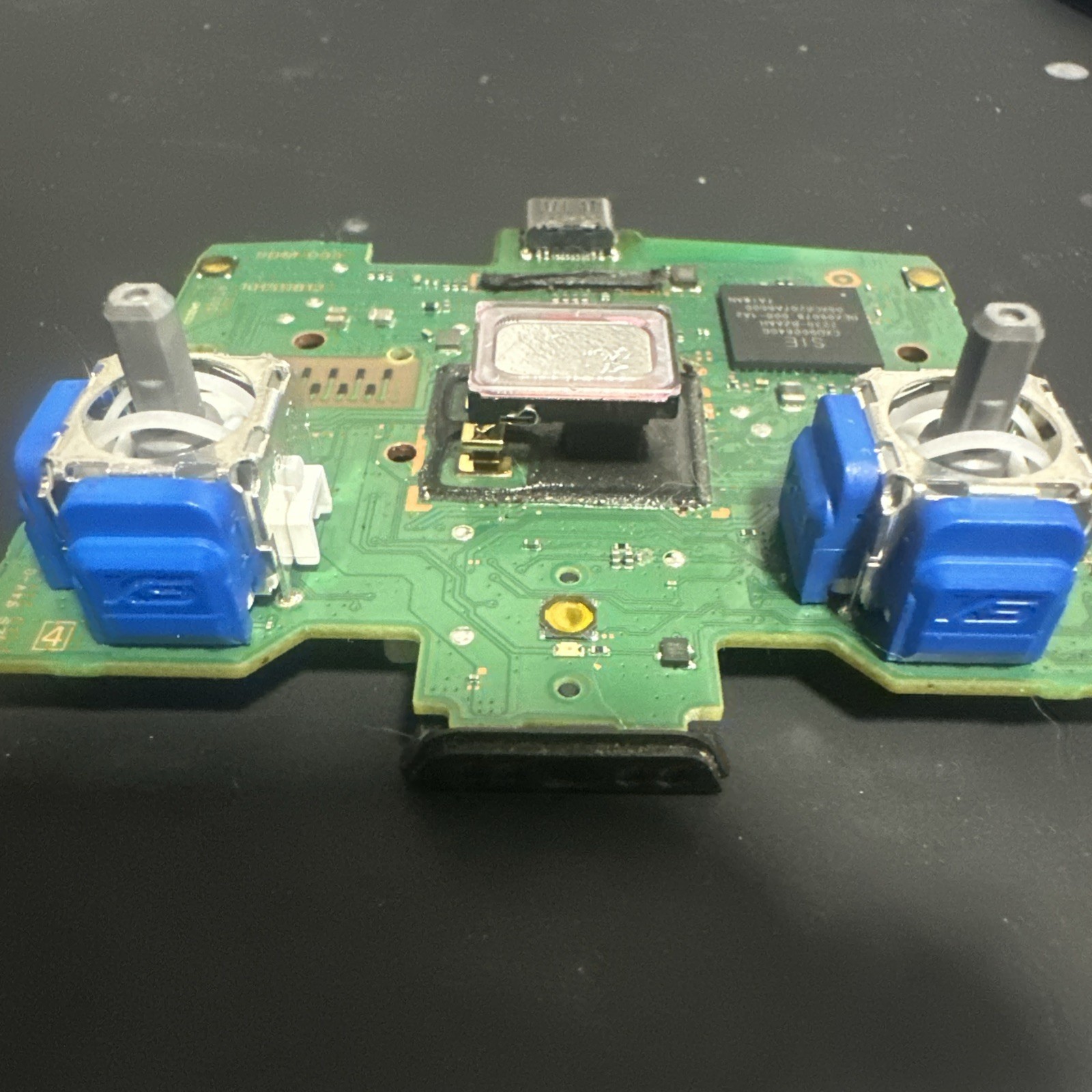 1x White PS5 DualSense Controller With TMR K-silver Anti-Drift Joysticks