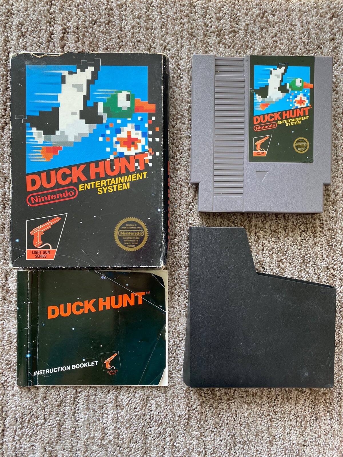 Duck Hunt Nintendo NES (1985) CIB Complete In Box Hangtab Intact Circle 5 Screw