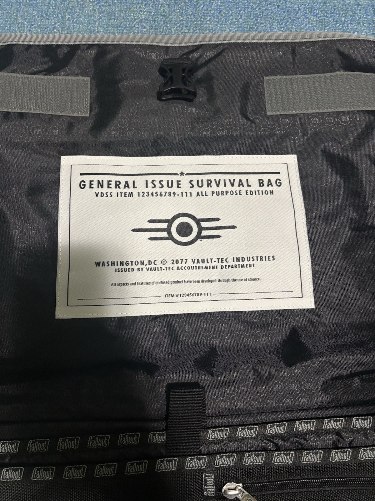 ThinkGeek Vault-Tec General Issue Survival Messenger Bag Fallout 4 Padded Adjus…