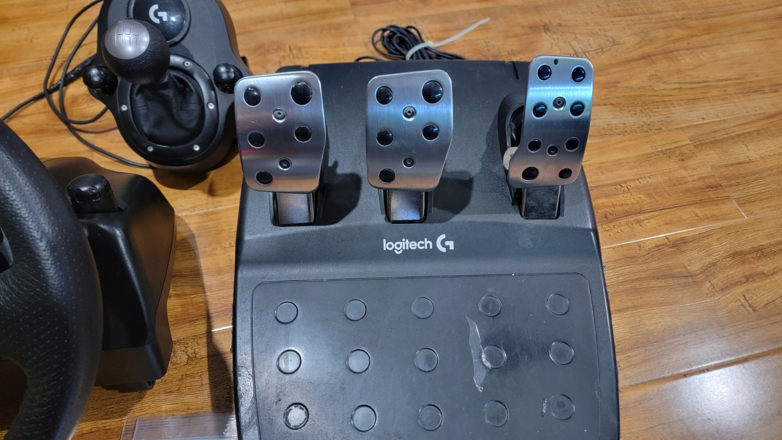Logitech G29 Driving Force Racing Wheel With Shifter – WHEEL NEEDS NEW MAINBOARD