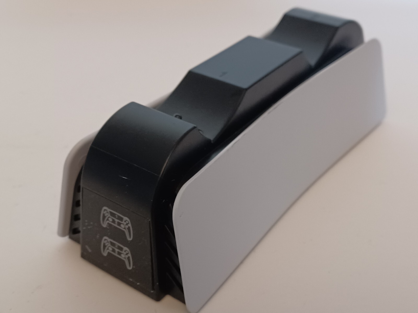 Dual Charging Standing For P5 Controller YH-54 Out 5V 2.A In 5V-800mA