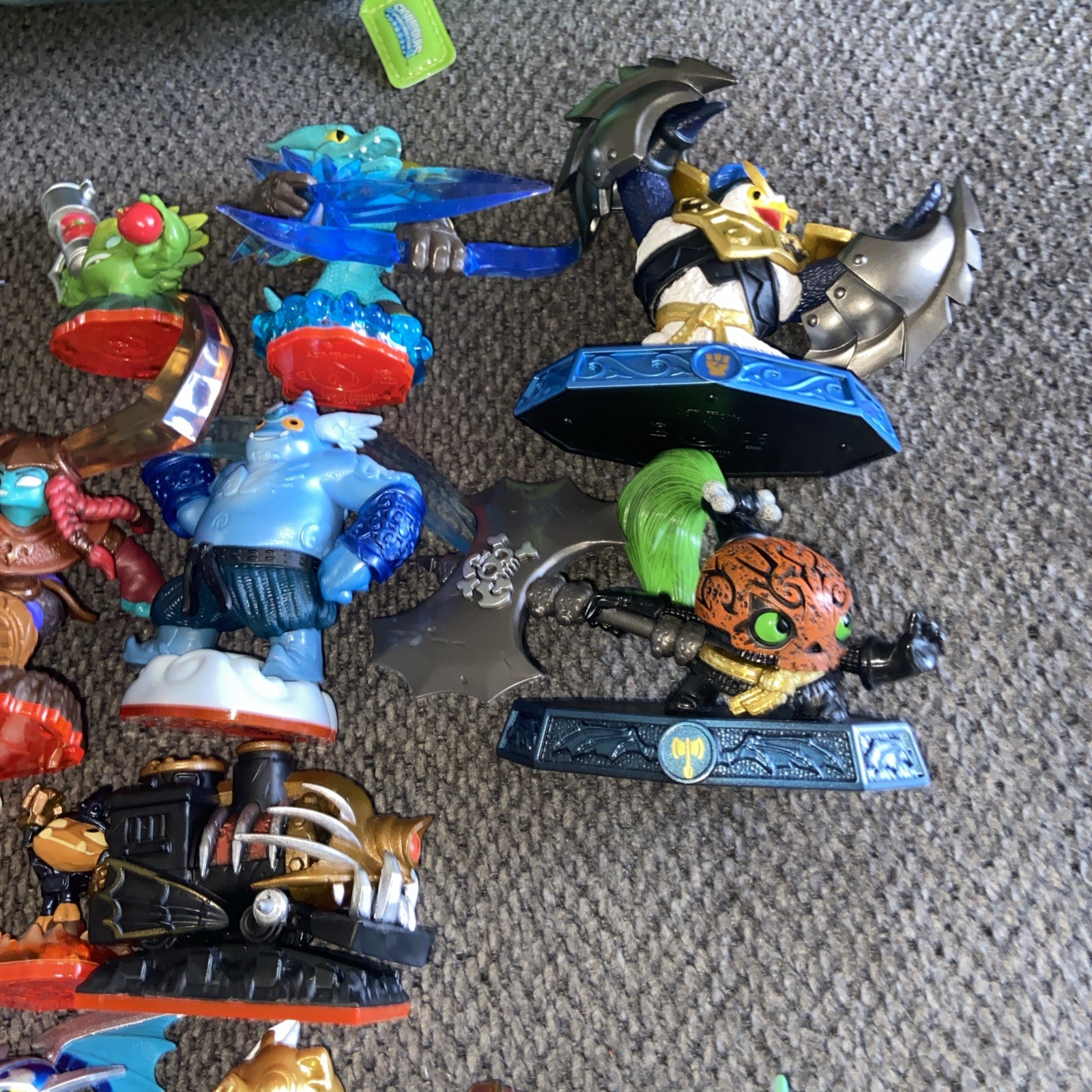 Skylanders Lot – 27 Figures Portal & Bag