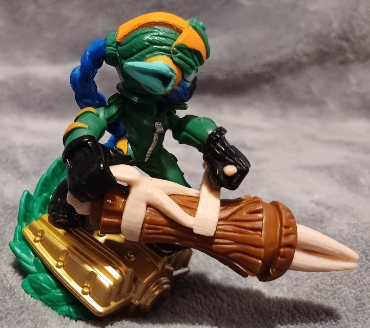 Mixed Lot of Skylanders: Giants,Trophies, Super Chargers etc. (14 in total)