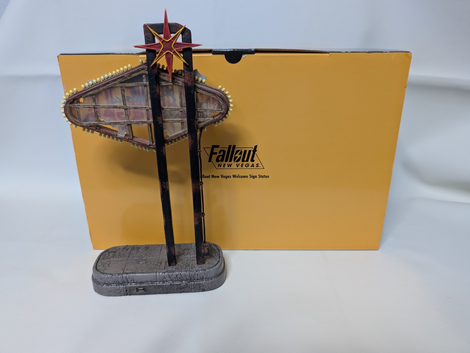 Fallout New Vegas Welcome Sign Light up Lamp 10″ Statue Figure + COA