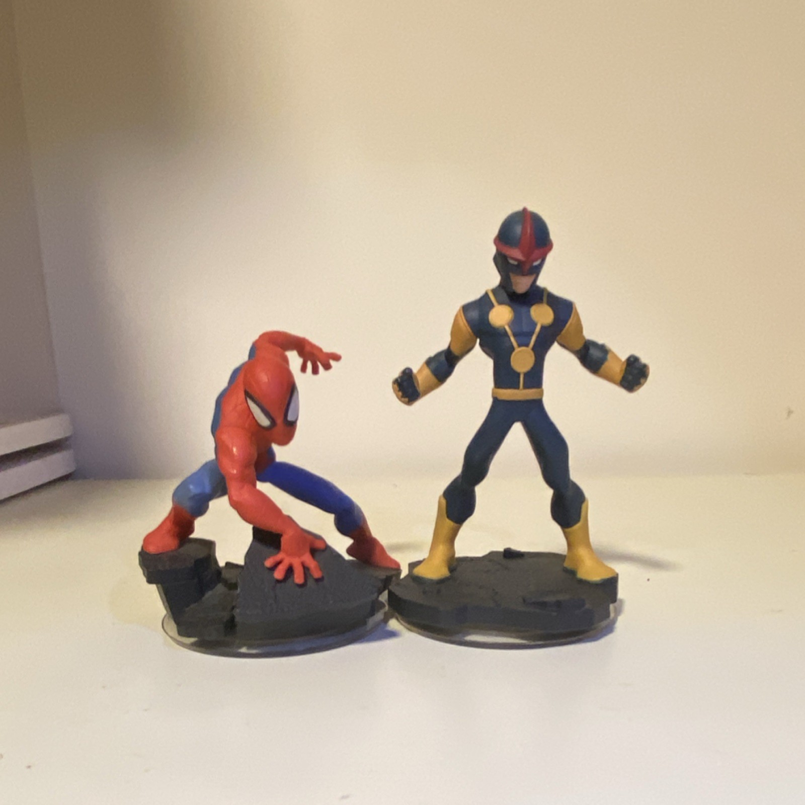 Disney Infinity 2.0 Marvel Figures with Case
