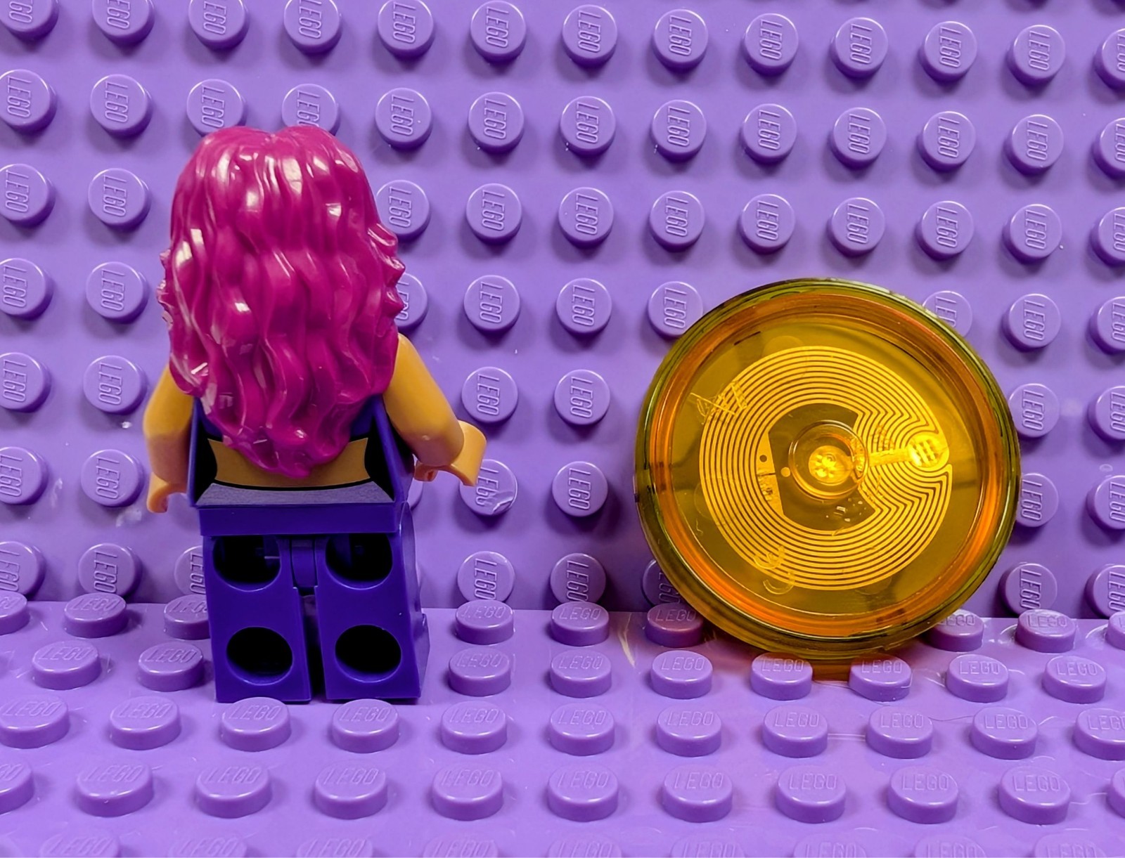 Genuine LEGO Dimensions- Starfire (large eyes) & Toy Tag (from Lego # 71287)