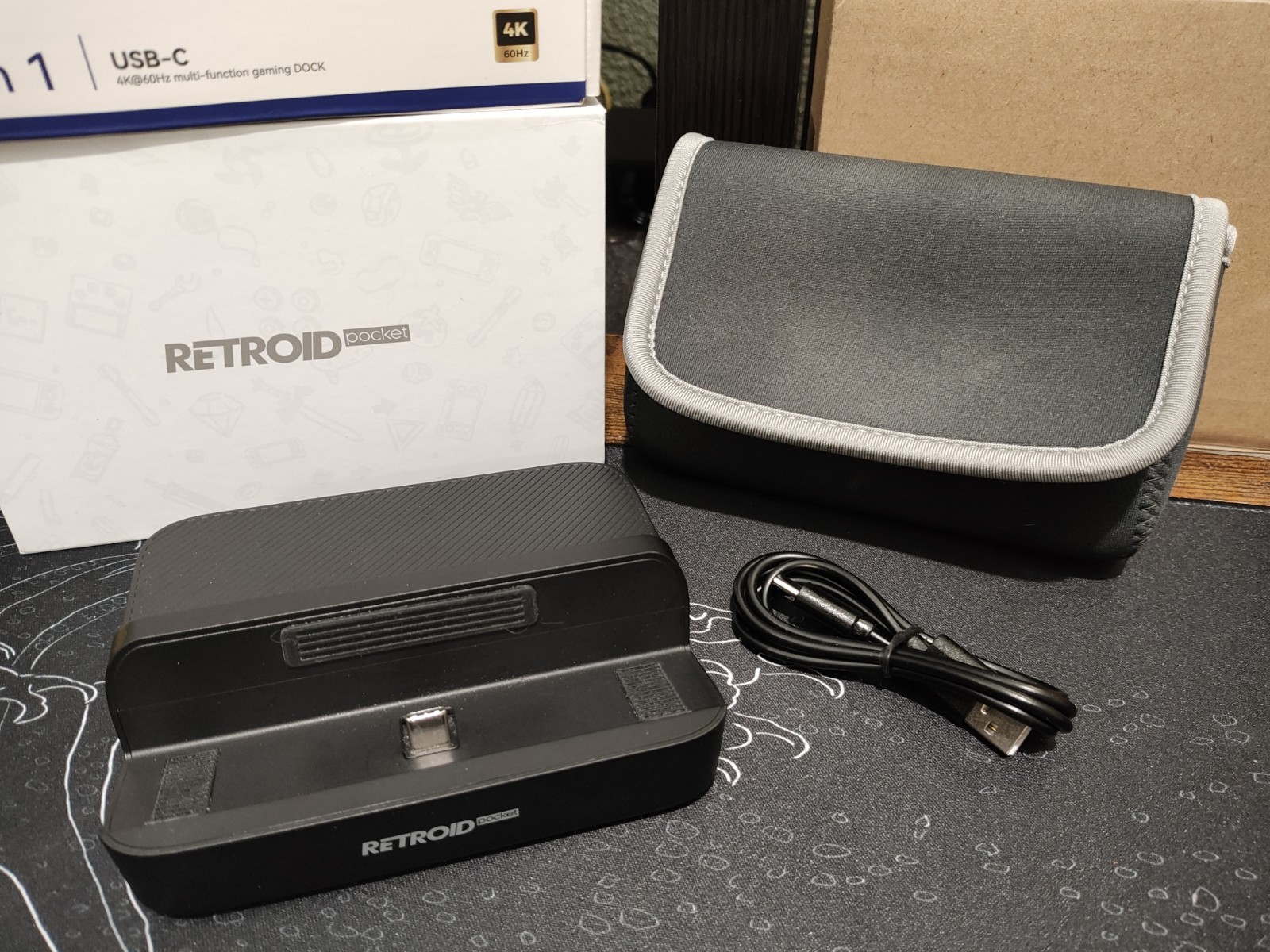 Retroid Pocket Flip 2 Bundle w/ Dock & Case SD865 8GB RAM 128GB ROM (Black)