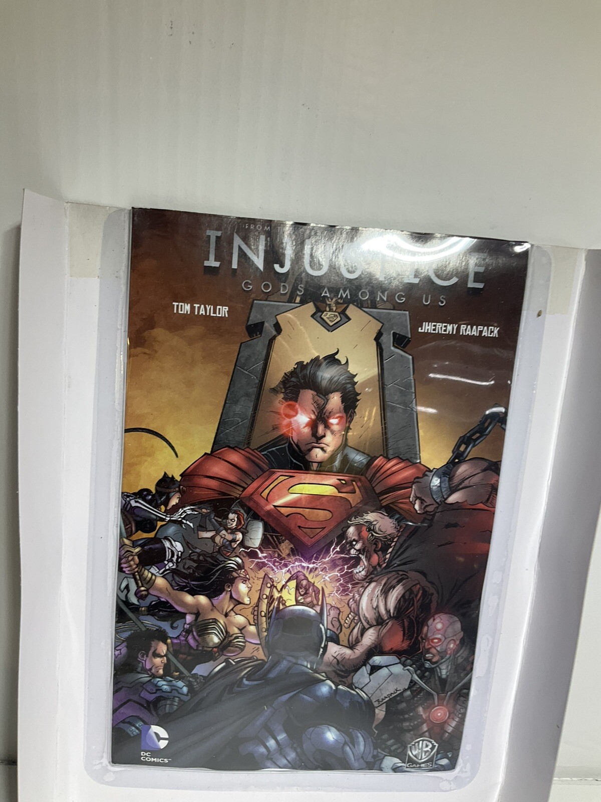 Injustice: Gods Among Us Collector’s Edition PS3 2013 Batman Wonder Woman Statue