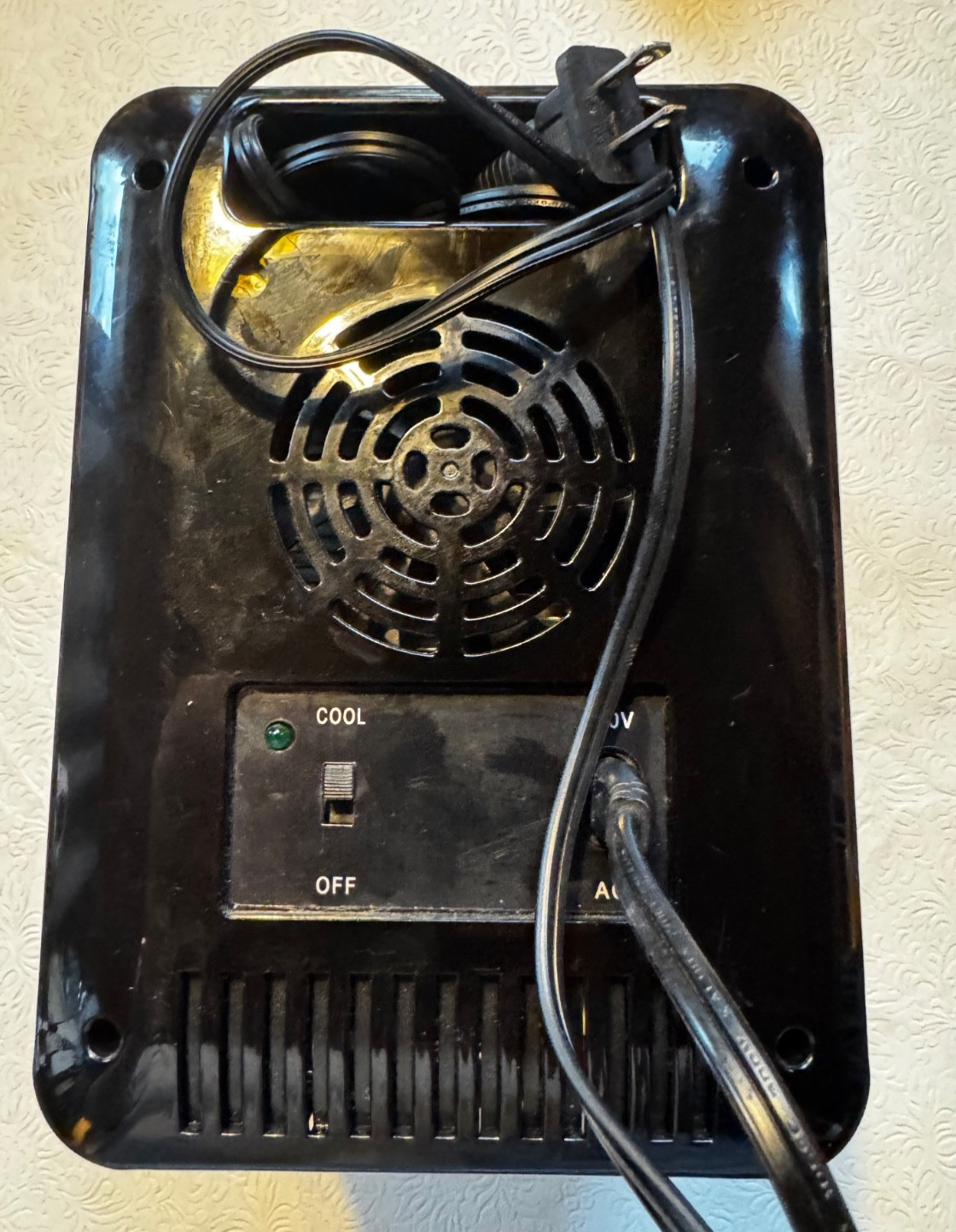 Call of Duty Warzone the Gulag 6-Can Gameroom LED Mini Fridge Tested
