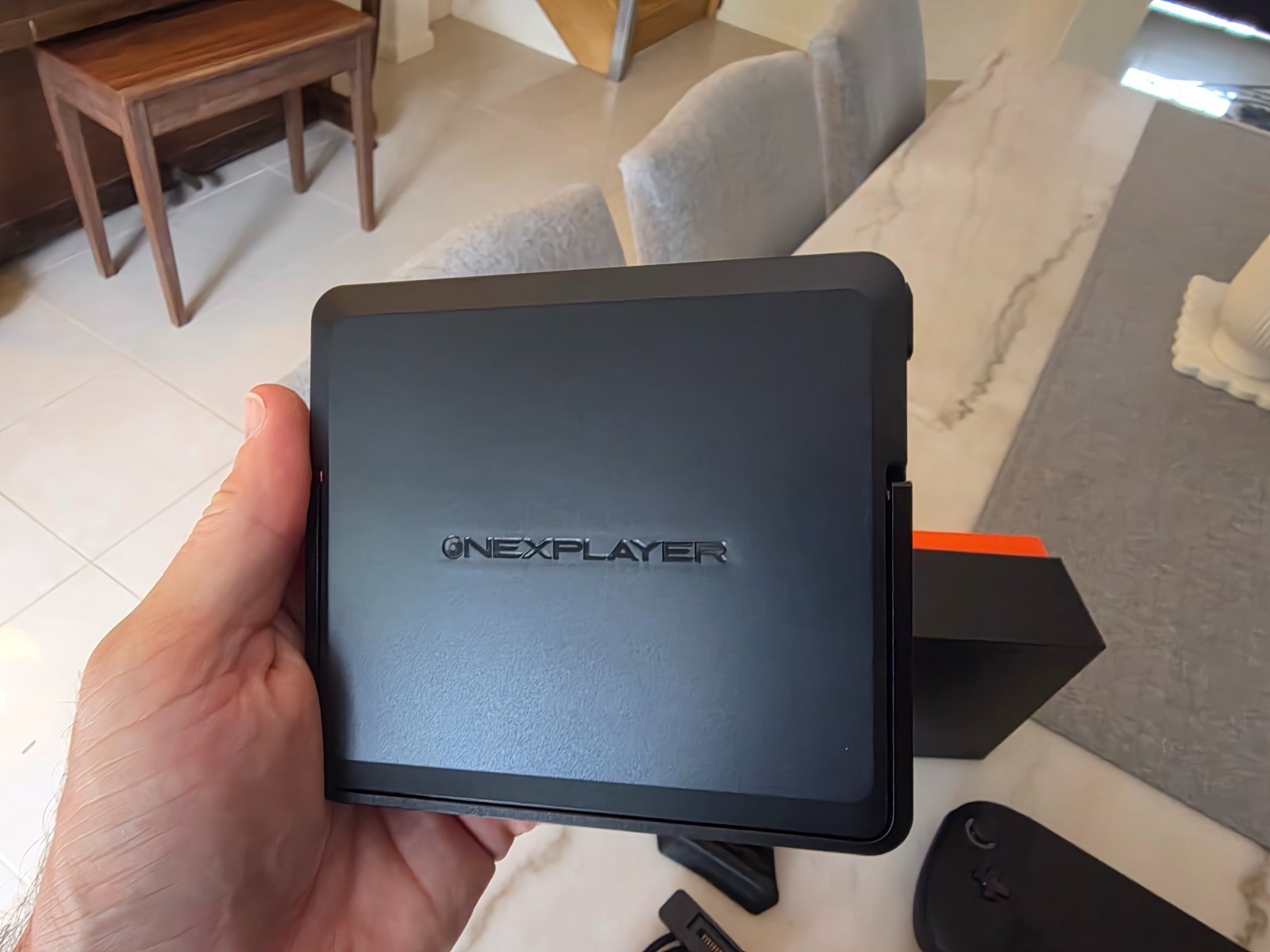 ONEXPLAYER Apex AI Max+ 395 48GB / 1TB Non-FrostBay + Accessories
