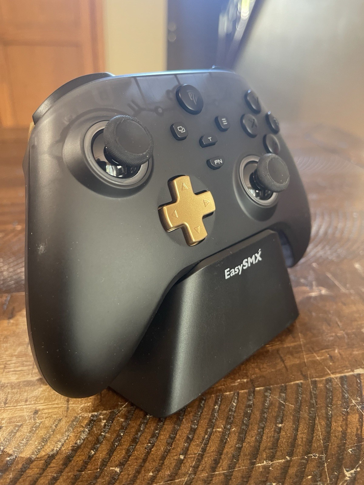 New EasySMX D05 Multi-Platform Gaming Controller With Charging Dock – Black