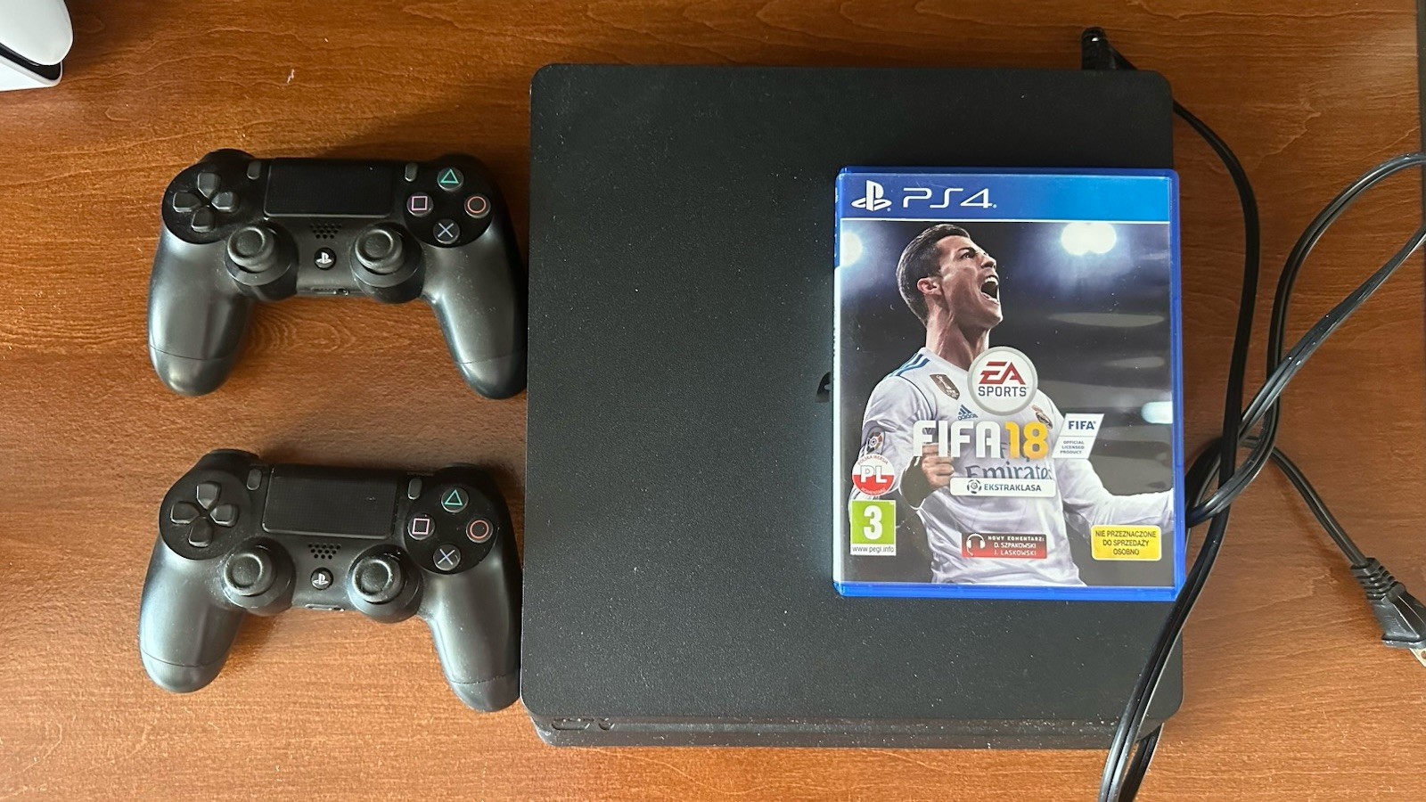 Sony PlayStation 4 Black Console Wi-Fi Capability with Controller &FIFA18